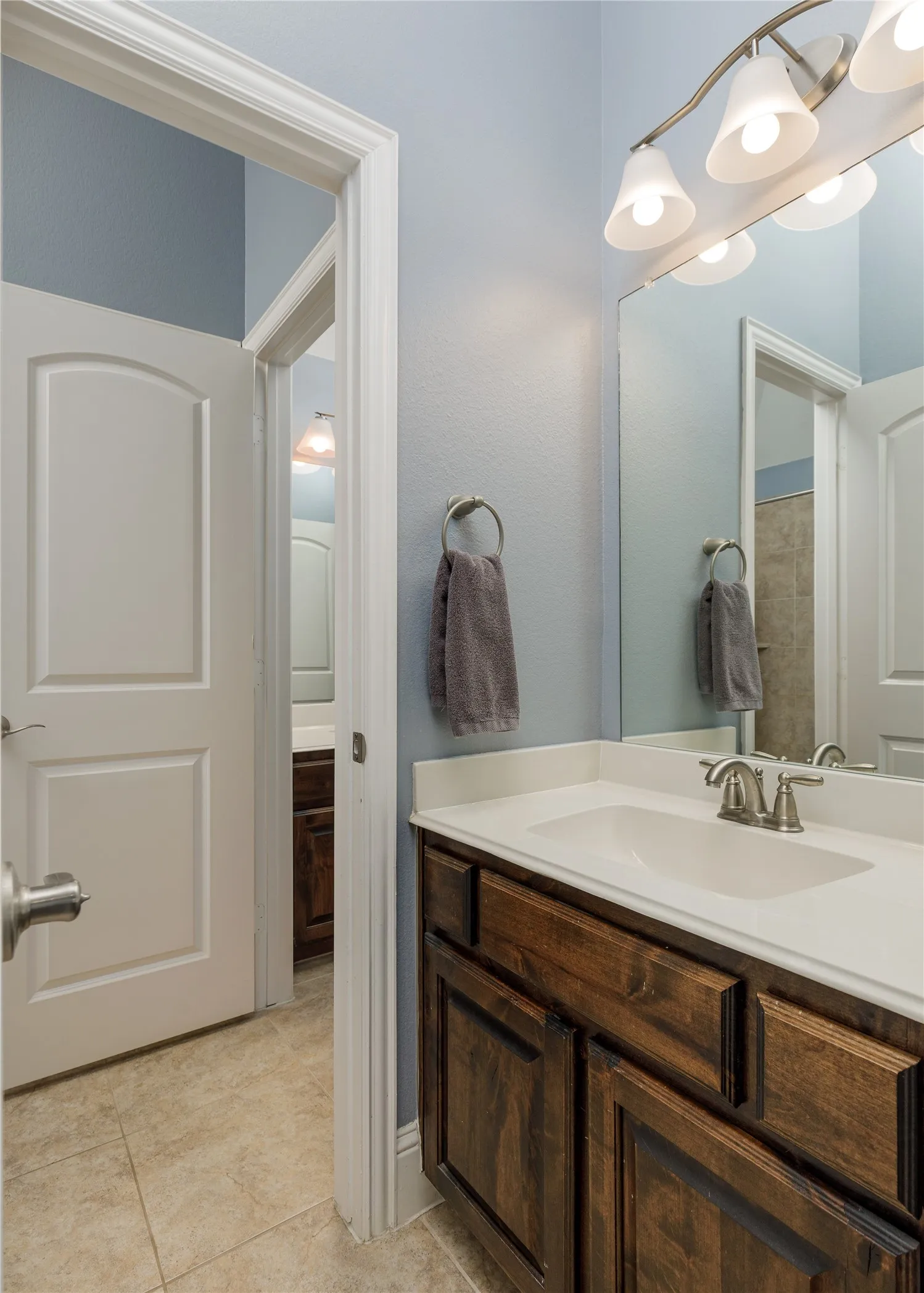 Single Family Residence For Sale in Collin County , 13888 Eleanor Avenue, Frisco, Texas 75035, 5 Bedroom, 5 Bathroom, 3 Garage spaces, 4,199 Sqft, built in 2014, mls#21411735, Real Estate Agent in Frisco, Homes For Sale in Collin county, Homes For Sale in Frisco, Realtor in Frisco Texas, Real Estate Brokerage Independent Realty Texas, Luminita Cordes Realtor