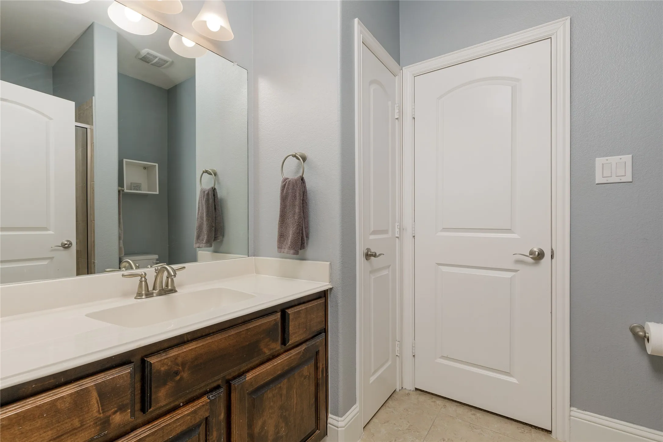 Single Family Residence For Sale in Collin County , 13888 Eleanor Avenue, Frisco, Texas 75035, 5 Bedroom, 5 Bathroom, 3 Garage spaces, 4,199 Sqft, built in 2014, mls#21411735, Real Estate Agent in Frisco, Homes For Sale in Collin county, Homes For Sale in Frisco, Realtor in Frisco Texas, Real Estate Brokerage Independent Realty Texas, Luminita Cordes Realtor