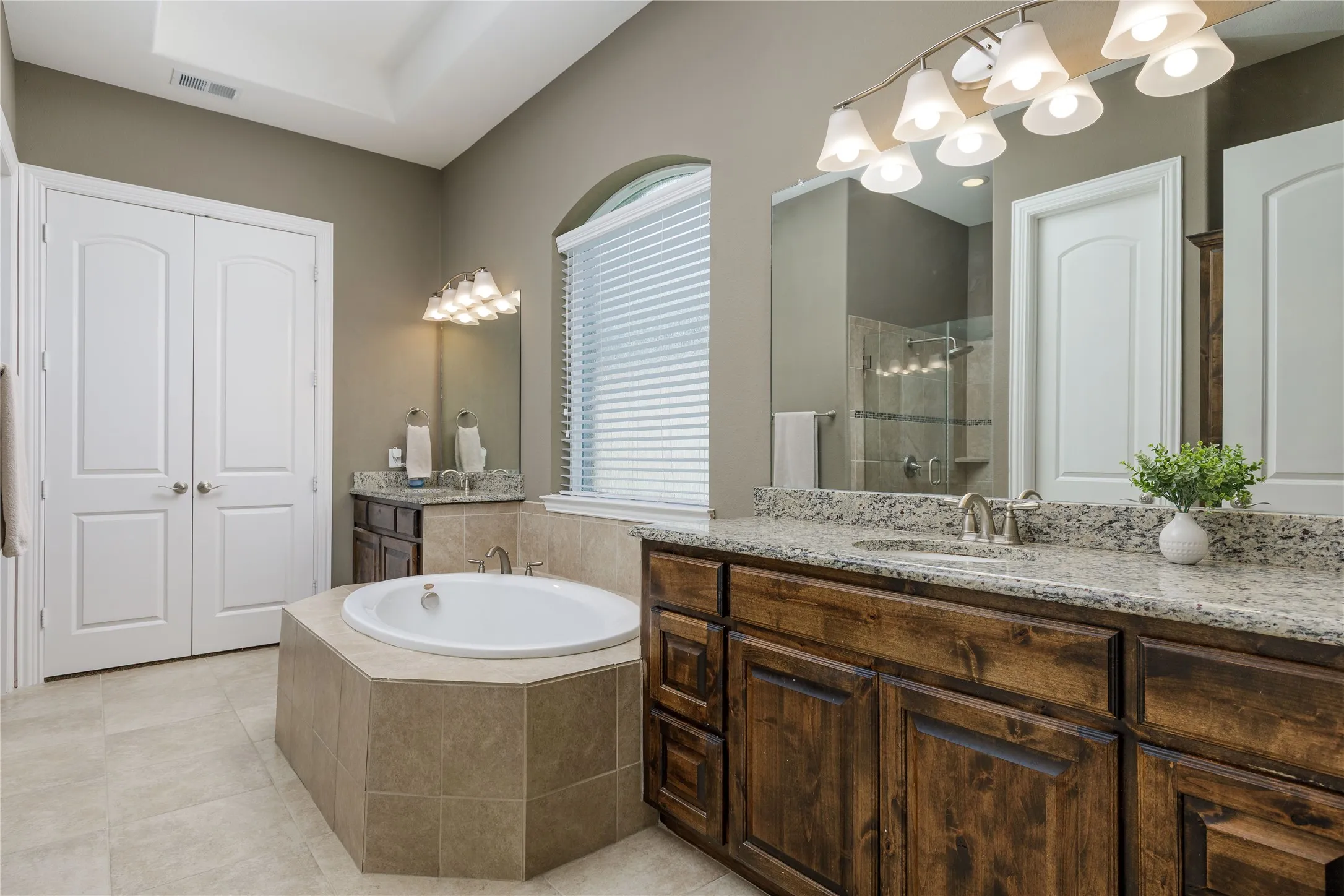 Single Family Residence For Sale in Collin County , 13888 Eleanor Avenue, Frisco, Texas 75035, 5 Bedroom, 5 Bathroom, 3 Garage spaces, 4,199 Sqft, built in 2014, mls#21411735, Real Estate Agent in Frisco, Homes For Sale in Collin county, Homes For Sale in Frisco, Realtor in Frisco Texas, Real Estate Brokerage Independent Realty Texas, Luminita Cordes Realtor