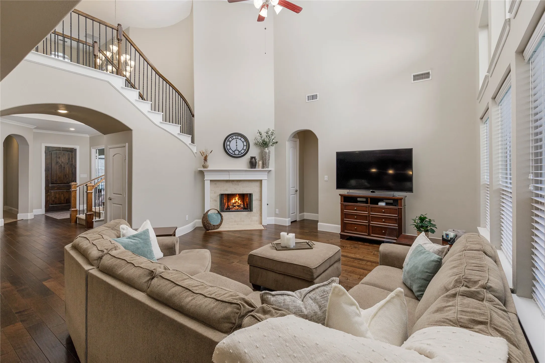 Single Family Residence For Sale in Collin County , 13888 Eleanor Avenue, Frisco, Texas 75035, 5 Bedroom, 5 Bathroom, 3 Garage spaces, 4,199 Sqft, built in 2014, mls#21411735, Real Estate Agent in Frisco, Homes For Sale in Collin county, Homes For Sale in Frisco, Realtor in Frisco Texas, Real Estate Brokerage Independent Realty Texas, Luminita Cordes Realtor