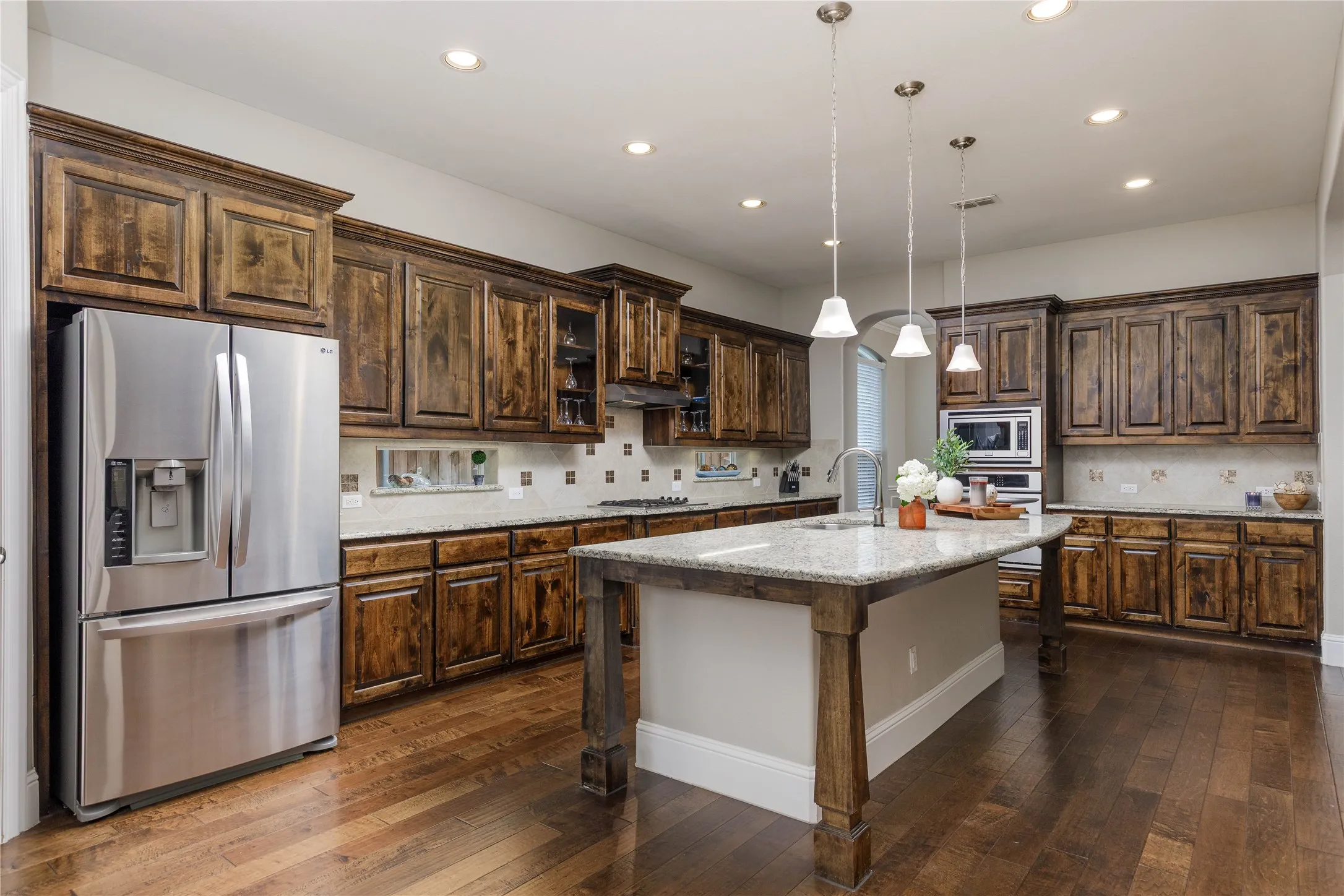 Single Family Residence For Sale in Collin County , 13888 Eleanor Avenue, Frisco, Texas 75035, 5 Bedroom, 5 Bathroom, 3 Garage spaces, 4,199 Sqft, built in 2014, mls#21411735, Real Estate Agent in Frisco, Homes For Sale in Collin county, Homes For Sale in Frisco, Realtor in Frisco Texas, Real Estate Brokerage Independent Realty Texas, Luminita Cordes Realtor