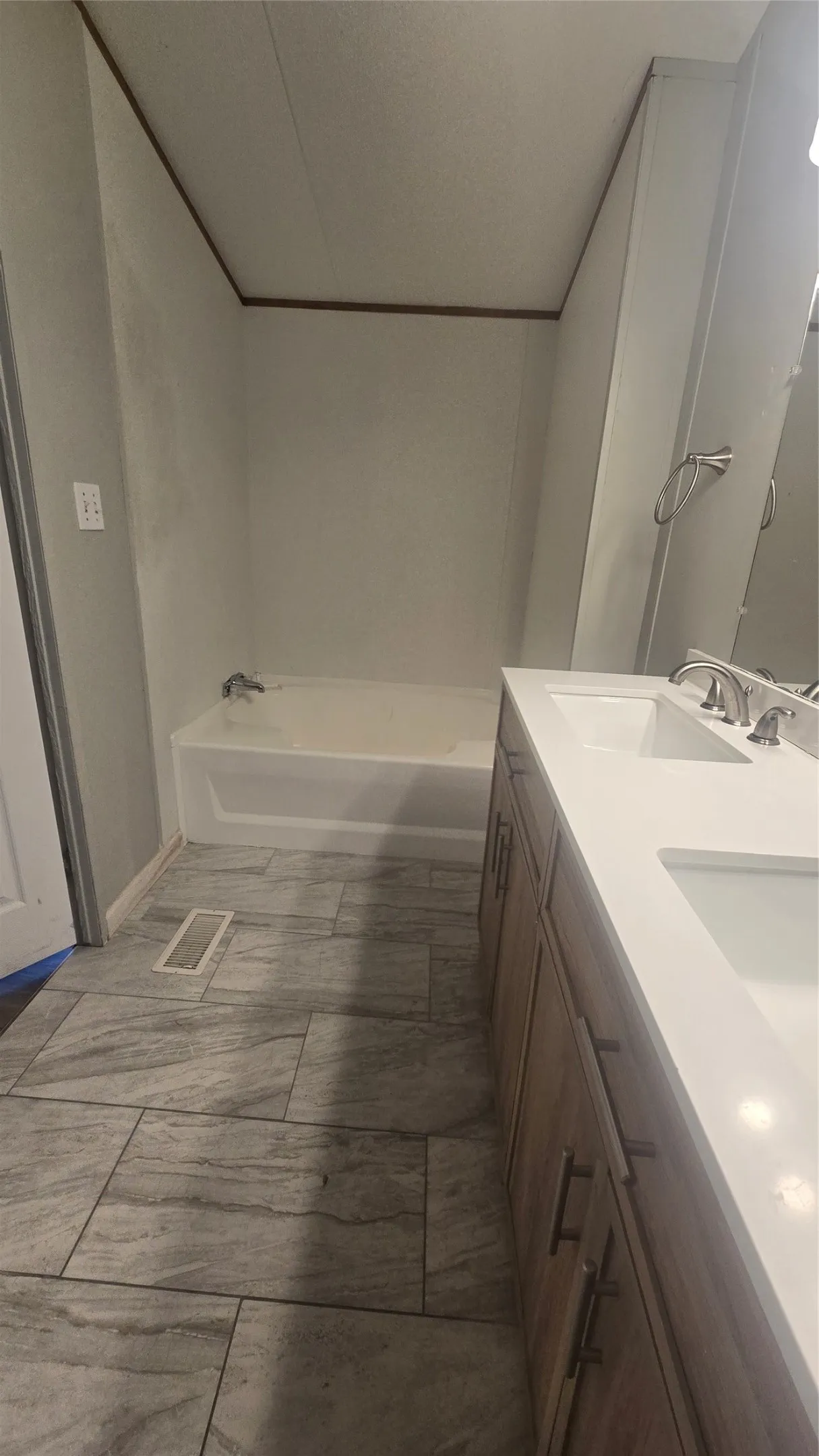 Mobile Home For Rent in Tarrant County , 4253 Sun Drive, Fort Worth, Texas 76244, 3 Bedroom, 2 Bathroom, 2 Garage spaces, 1,216 Sqft, built in 1997, mls#21411875, Real Estate Agent in Fort Worth, Homes For Rent in Tarrant county, Homes For Rent in Fort Worth, Realtor in Fort Worth Texas, Real Estate Brokerage Independent Realty Texas, Luminita Cordes Realtor
