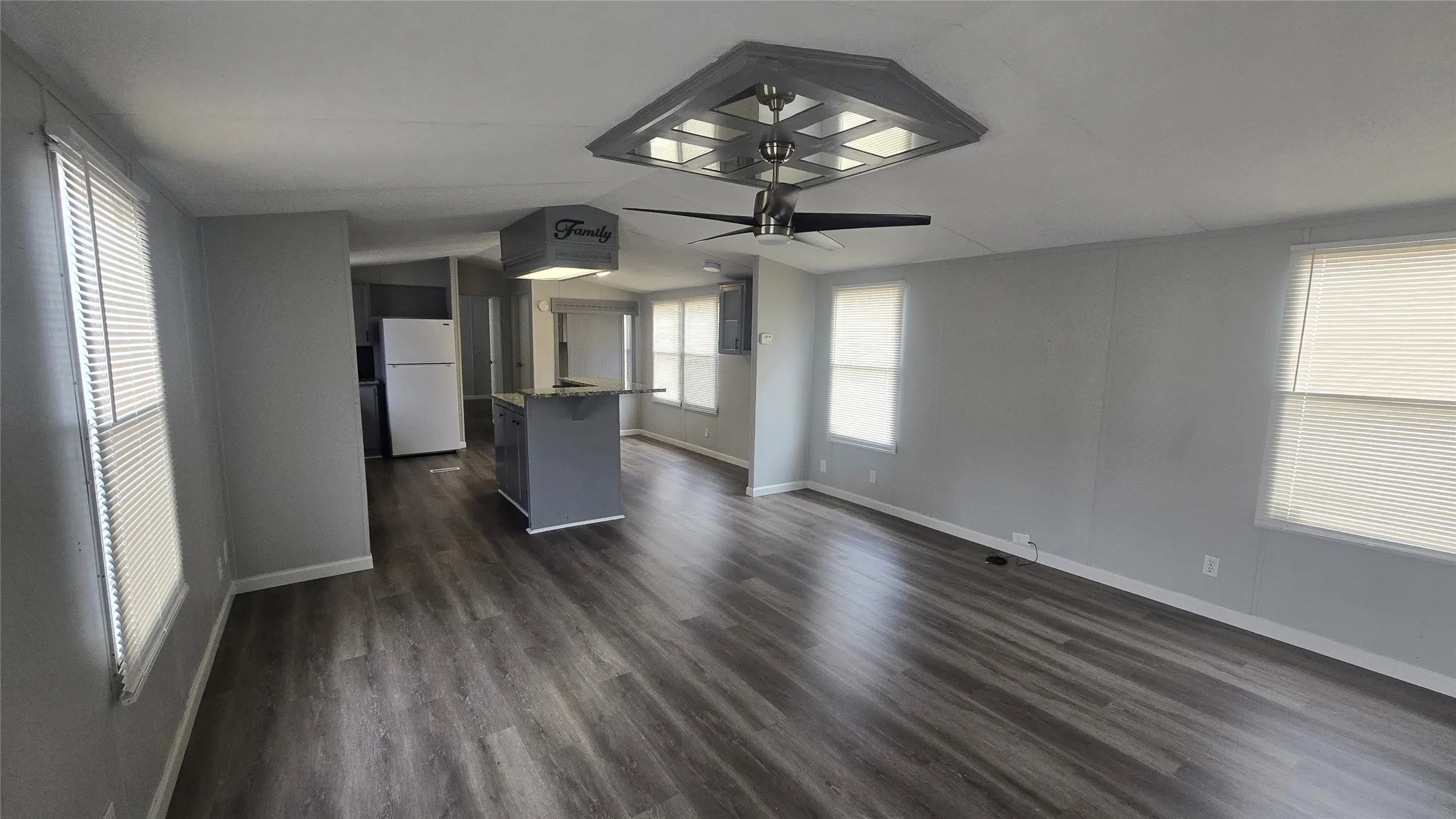 Mobile Home For Rent in Tarrant County , 4253 Sun Drive, Fort Worth, Texas 76244, 3 Bedroom, 2 Bathroom, 2 Garage spaces, 1,216 Sqft, built in 1997, mls#21411875, Real Estate Agent in Fort Worth, Homes For Rent in Tarrant county, Homes For Rent in Fort Worth, Realtor in Fort Worth Texas, Real Estate Brokerage Independent Realty Texas, Luminita Cordes Realtor