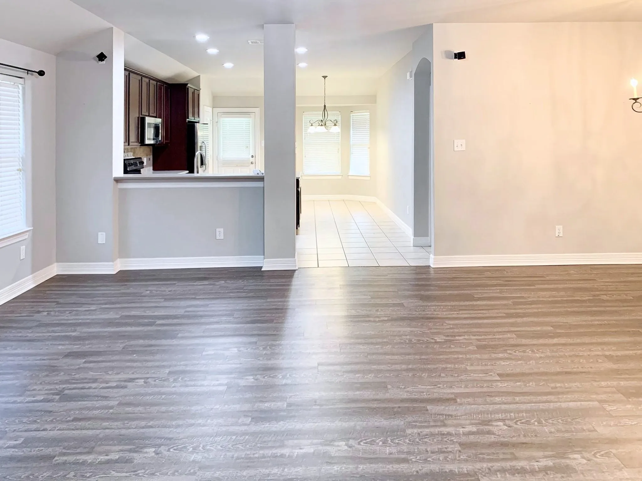 Single Family Residence For Rent in Denton County , 2016 Del Mar Court, Denton, Texas 76210, 4 Bedroom, 2 Bathroom, 2 Garage spaces, 1,988 Sqft, built in 2005, mls#21411870, Real Estate Agent in Denton, Homes For Rent in Denton county, Homes For Rent in Denton, Realtor in Denton Texas, Real Estate Brokerage Independent Realty Texas, Luminita Cordes Realtor