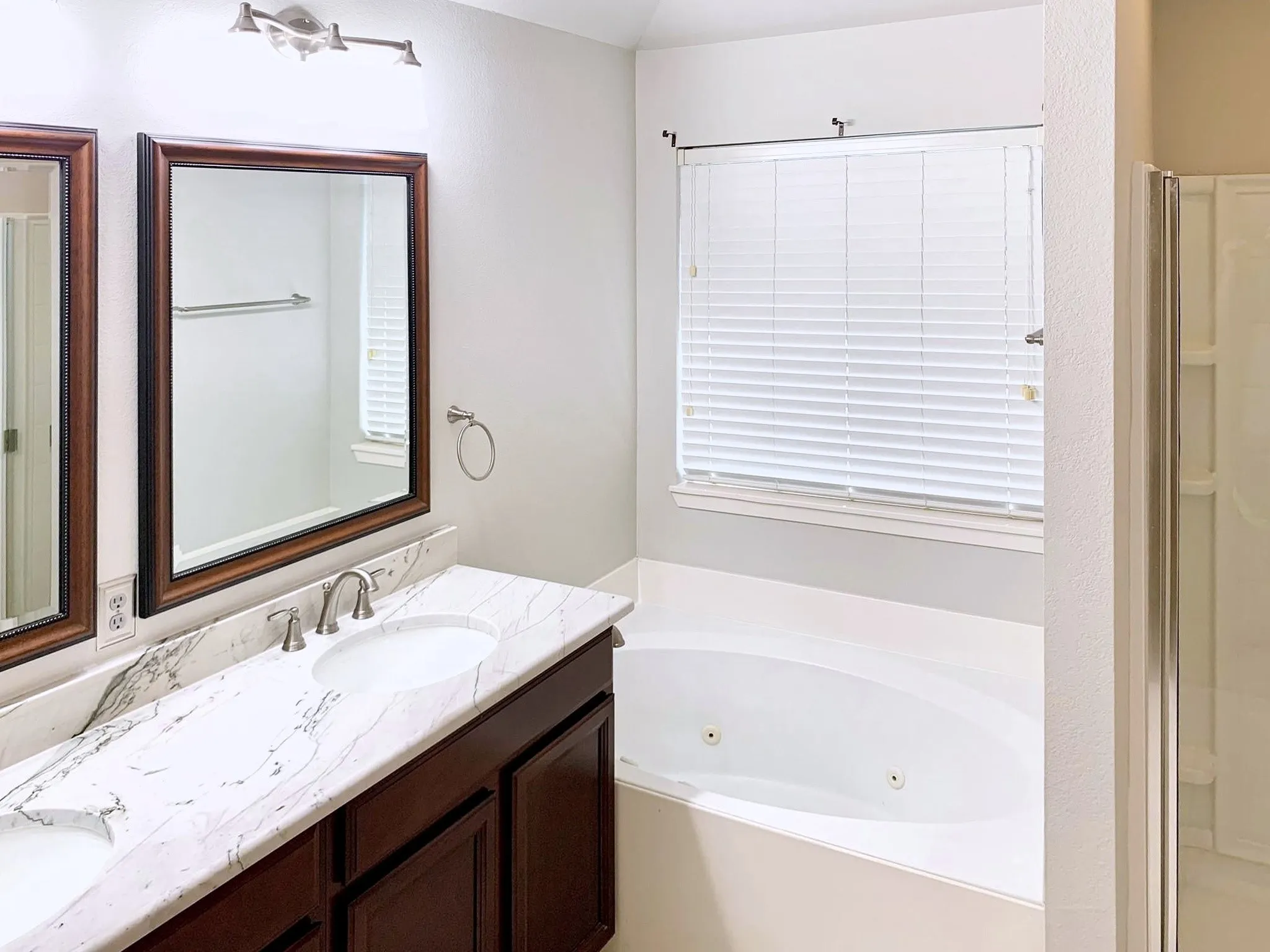 Single Family Residence For Rent in Denton County , 2016 Del Mar Court, Denton, Texas 76210, 4 Bedroom, 2 Bathroom, 2 Garage spaces, 1,988 Sqft, built in 2005, mls#21411870, Real Estate Agent in Denton, Homes For Rent in Denton county, Homes For Rent in Denton, Realtor in Denton Texas, Real Estate Brokerage Independent Realty Texas, Luminita Cordes Realtor
