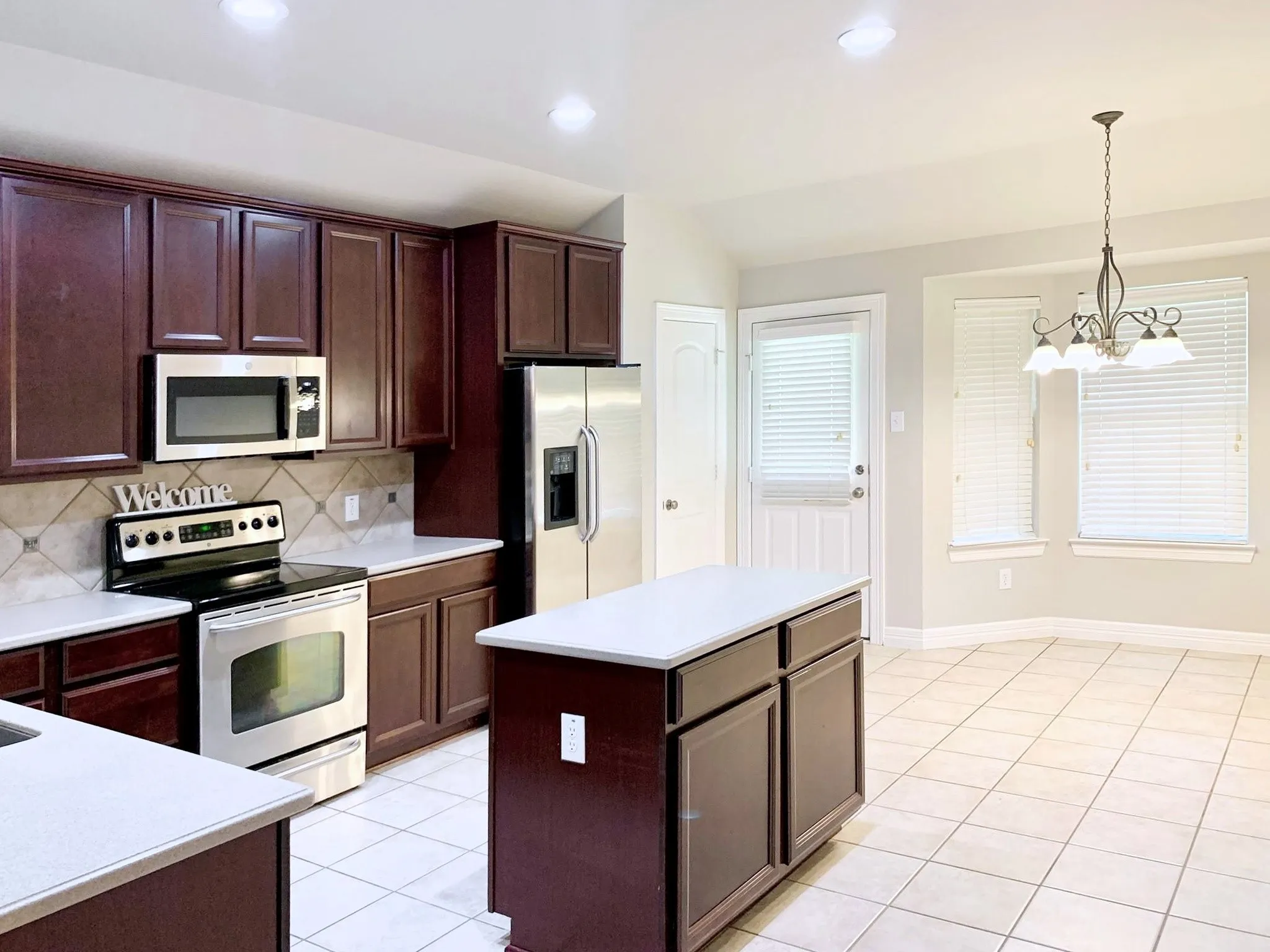 Single Family Residence For Rent in Denton County , 2016 Del Mar Court, Denton, Texas 76210, 4 Bedroom, 2 Bathroom, 2 Garage spaces, 1,988 Sqft, built in 2005, mls#21411870, Real Estate Agent in Denton, Homes For Rent in Denton county, Homes For Rent in Denton, Realtor in Denton Texas, Real Estate Brokerage Independent Realty Texas, Luminita Cordes Realtor