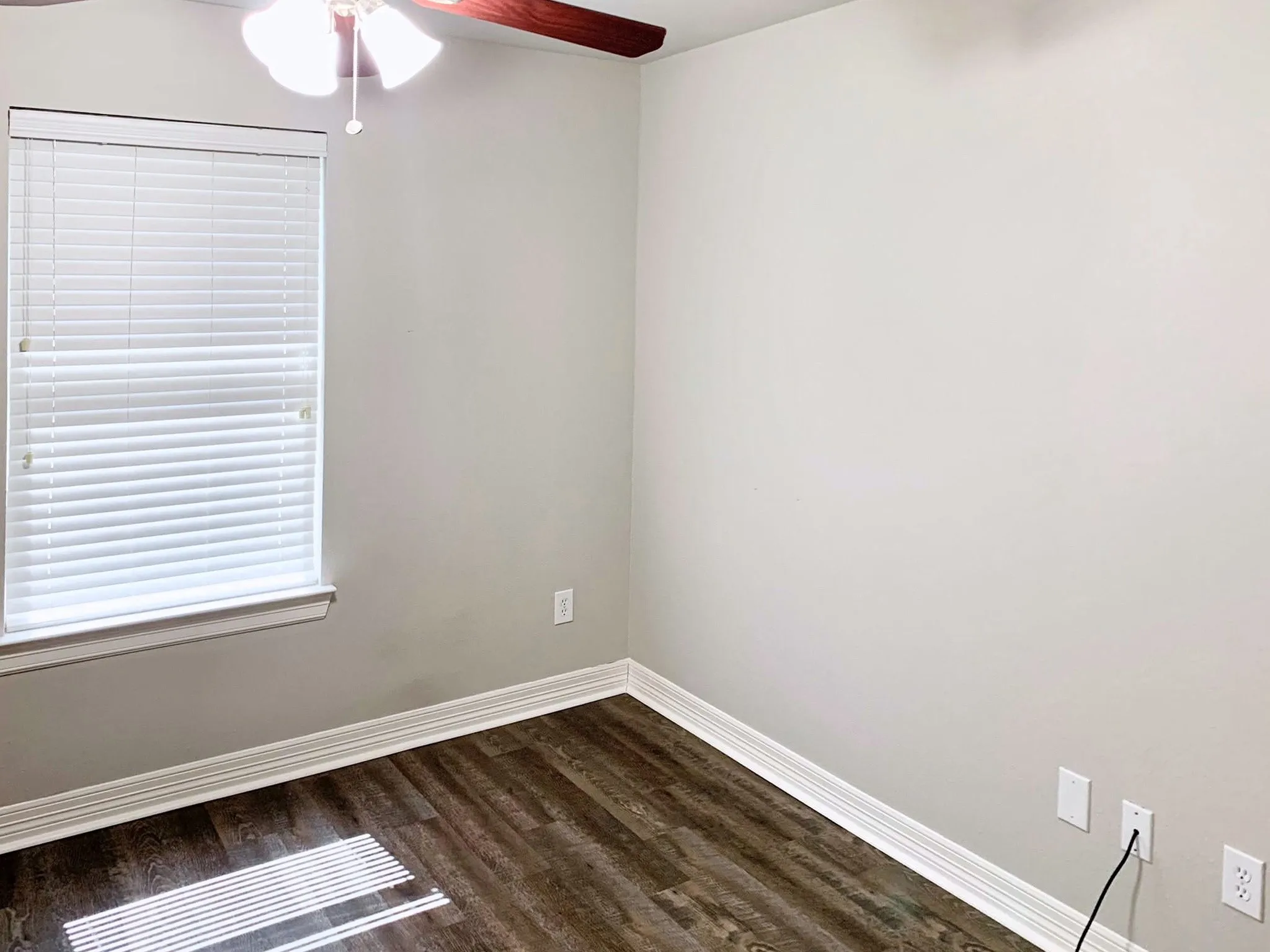 Single Family Residence For Rent in Denton County , 2016 Del Mar Court, Denton, Texas 76210, 4 Bedroom, 2 Bathroom, 2 Garage spaces, 1,988 Sqft, built in 2005, mls#21411870, Real Estate Agent in Denton, Homes For Rent in Denton county, Homes For Rent in Denton, Realtor in Denton Texas, Real Estate Brokerage Independent Realty Texas, Luminita Cordes Realtor
