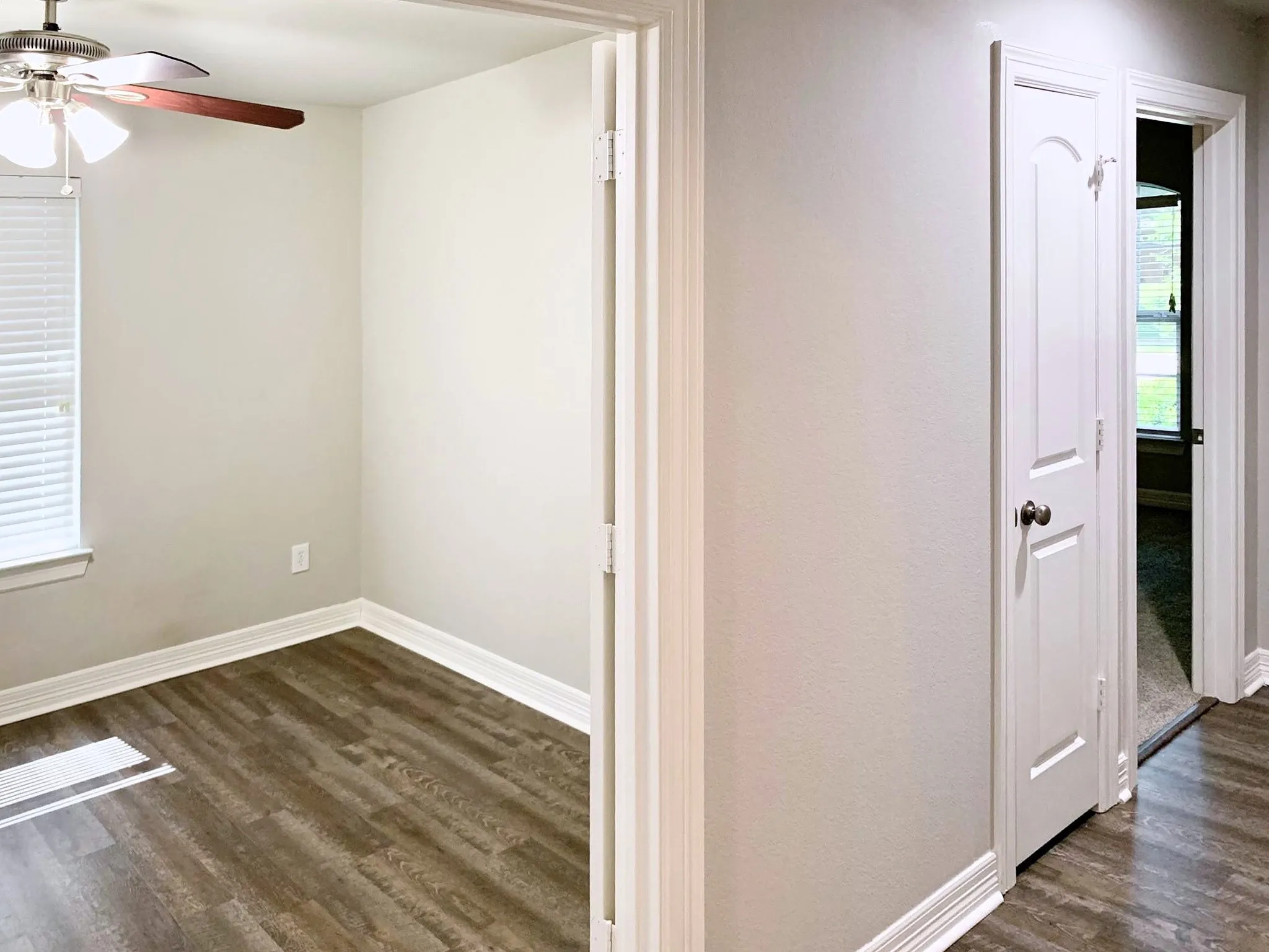 Single Family Residence For Rent in Denton County , 2016 Del Mar Court, Denton, Texas 76210, 4 Bedroom, 2 Bathroom, 2 Garage spaces, 1,988 Sqft, built in 2005, mls#21411870, Real Estate Agent in Denton, Homes For Rent in Denton county, Homes For Rent in Denton, Realtor in Denton Texas, Real Estate Brokerage Independent Realty Texas, Luminita Cordes Realtor