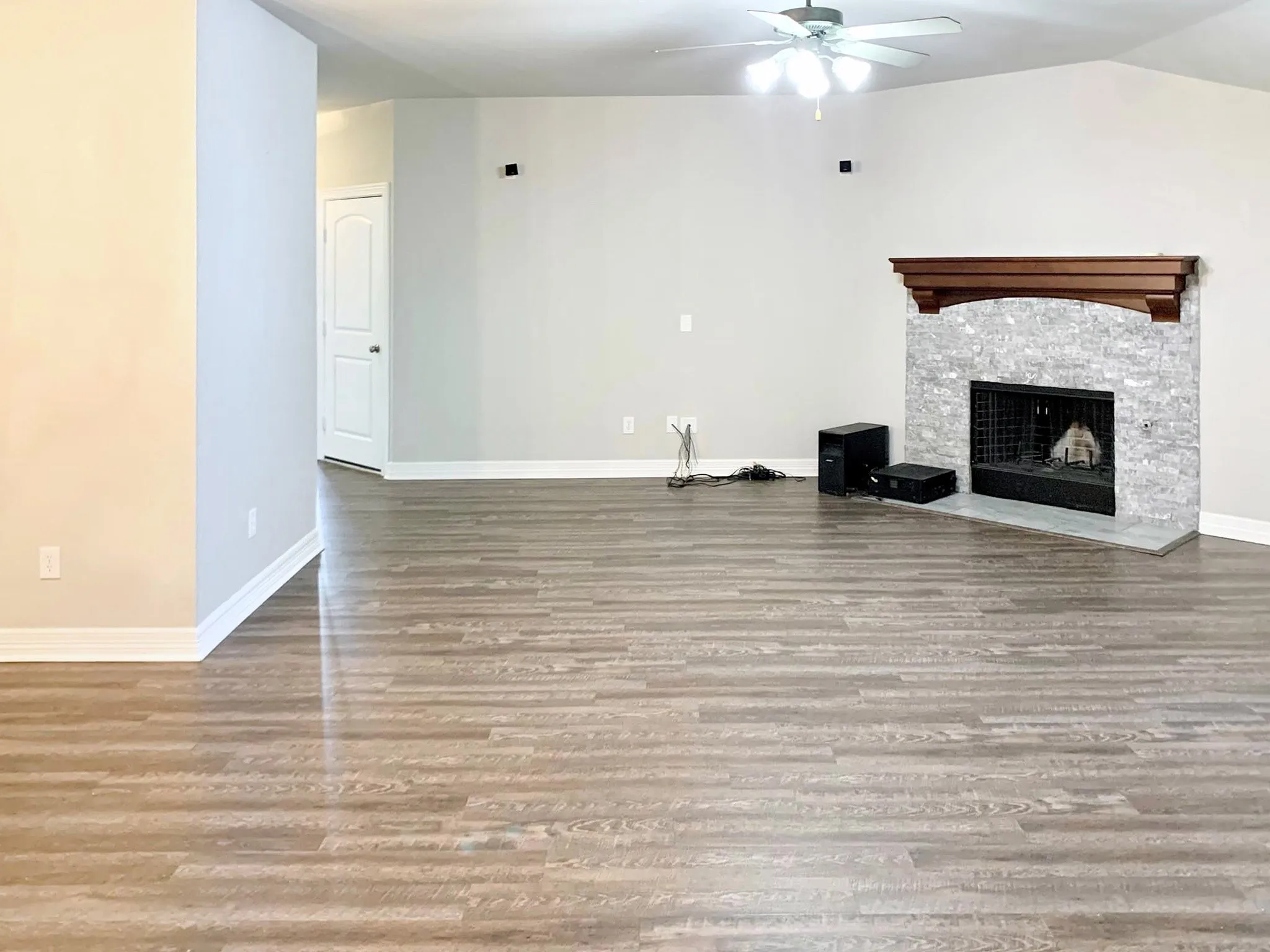 Single Family Residence For Rent in Denton County , 2016 Del Mar Court, Denton, Texas 76210, 4 Bedroom, 2 Bathroom, 2 Garage spaces, 1,988 Sqft, built in 2005, mls#21411870, Real Estate Agent in Denton, Homes For Rent in Denton county, Homes For Rent in Denton, Realtor in Denton Texas, Real Estate Brokerage Independent Realty Texas, Luminita Cordes Realtor