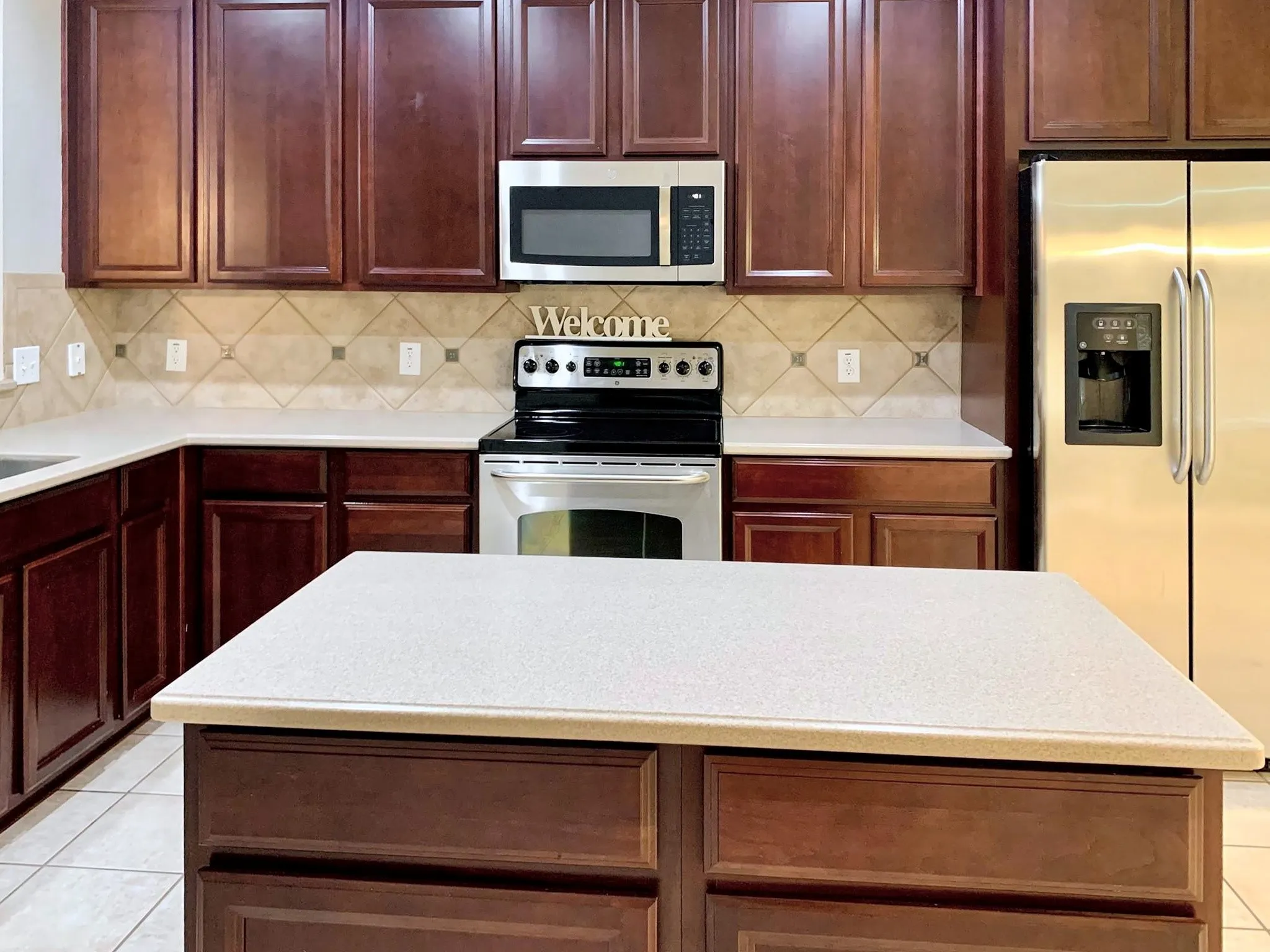 Single Family Residence For Rent in Denton County , 2016 Del Mar Court, Denton, Texas 76210, 4 Bedroom, 2 Bathroom, 2 Garage spaces, 1,988 Sqft, built in 2005, mls#21411870, Real Estate Agent in Denton, Homes For Rent in Denton county, Homes For Rent in Denton, Realtor in Denton Texas, Real Estate Brokerage Independent Realty Texas, Luminita Cordes Realtor