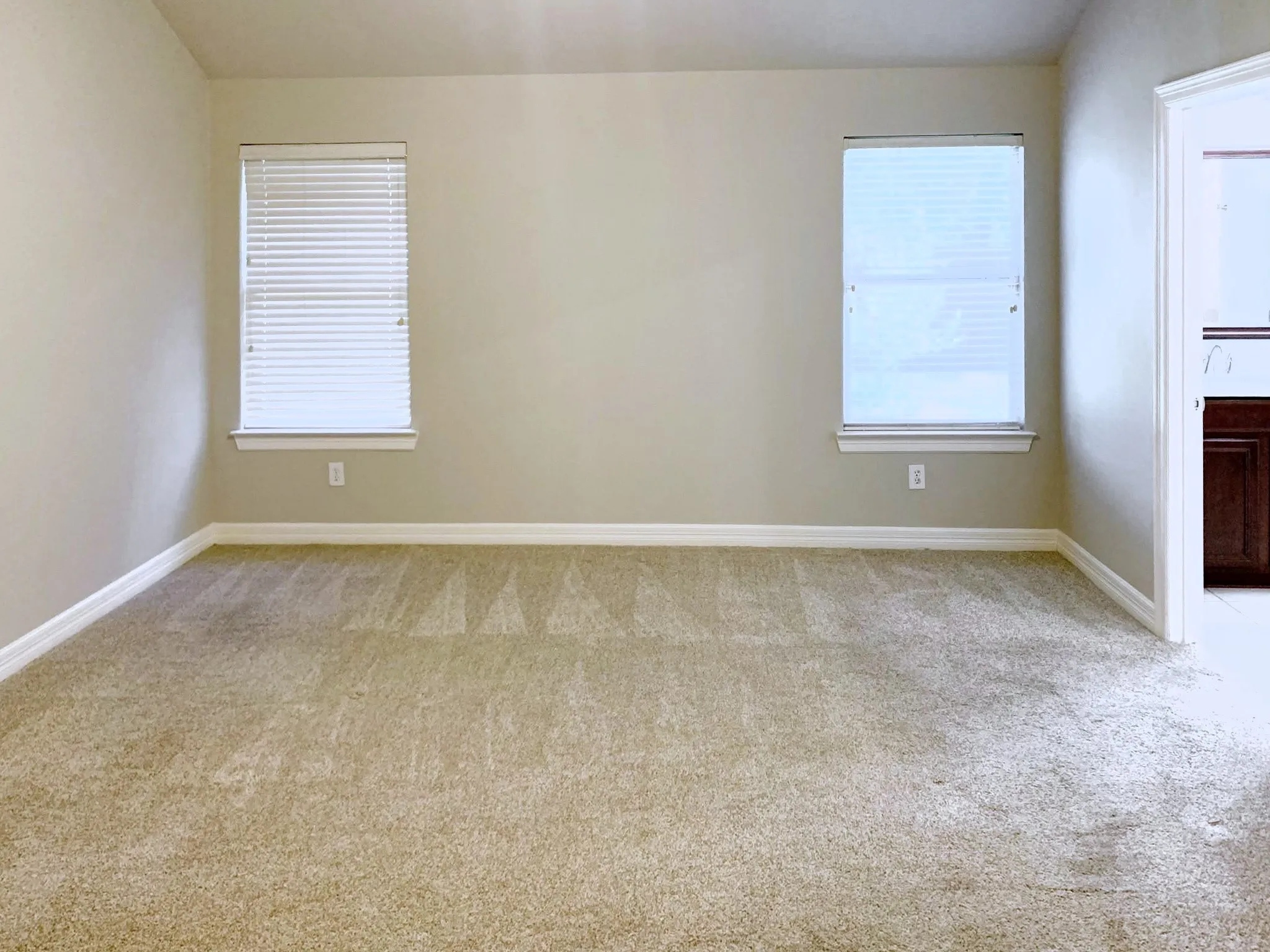Single Family Residence For Rent in Denton County , 2016 Del Mar Court, Denton, Texas 76210, 4 Bedroom, 2 Bathroom, 2 Garage spaces, 1,988 Sqft, built in 2005, mls#21411870, Real Estate Agent in Denton, Homes For Rent in Denton county, Homes For Rent in Denton, Realtor in Denton Texas, Real Estate Brokerage Independent Realty Texas, Luminita Cordes Realtor