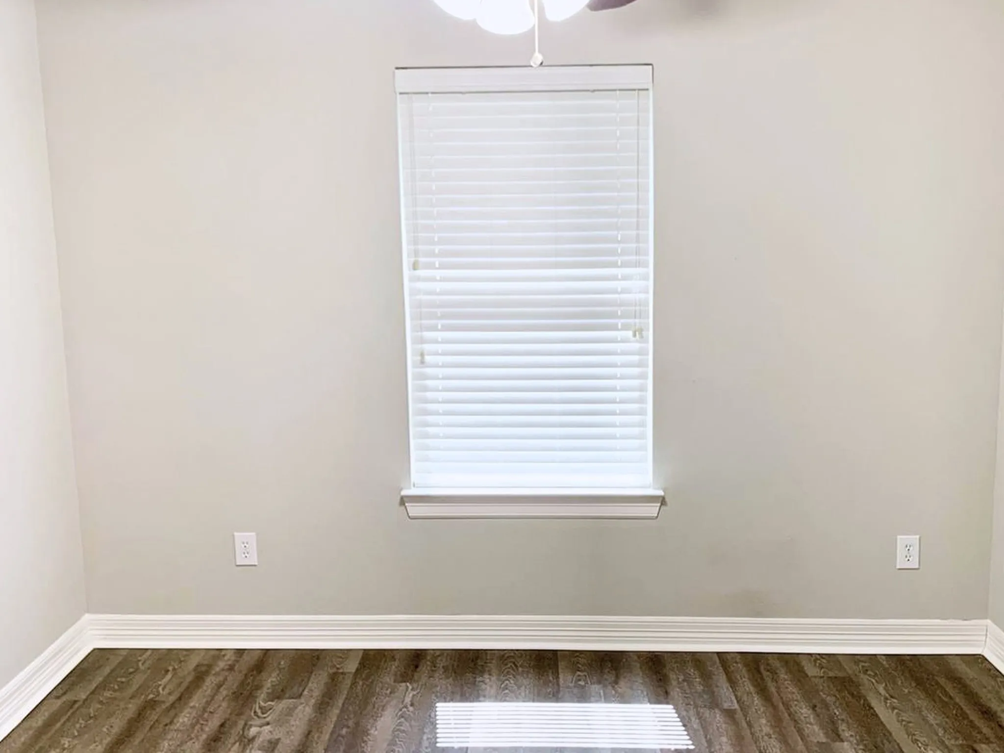 Single Family Residence For Rent in Denton County , 2016 Del Mar Court, Denton, Texas 76210, 4 Bedroom, 2 Bathroom, 2 Garage spaces, 1,988 Sqft, built in 2005, mls#21411870, Real Estate Agent in Denton, Homes For Rent in Denton county, Homes For Rent in Denton, Realtor in Denton Texas, Real Estate Brokerage Independent Realty Texas, Luminita Cordes Realtor