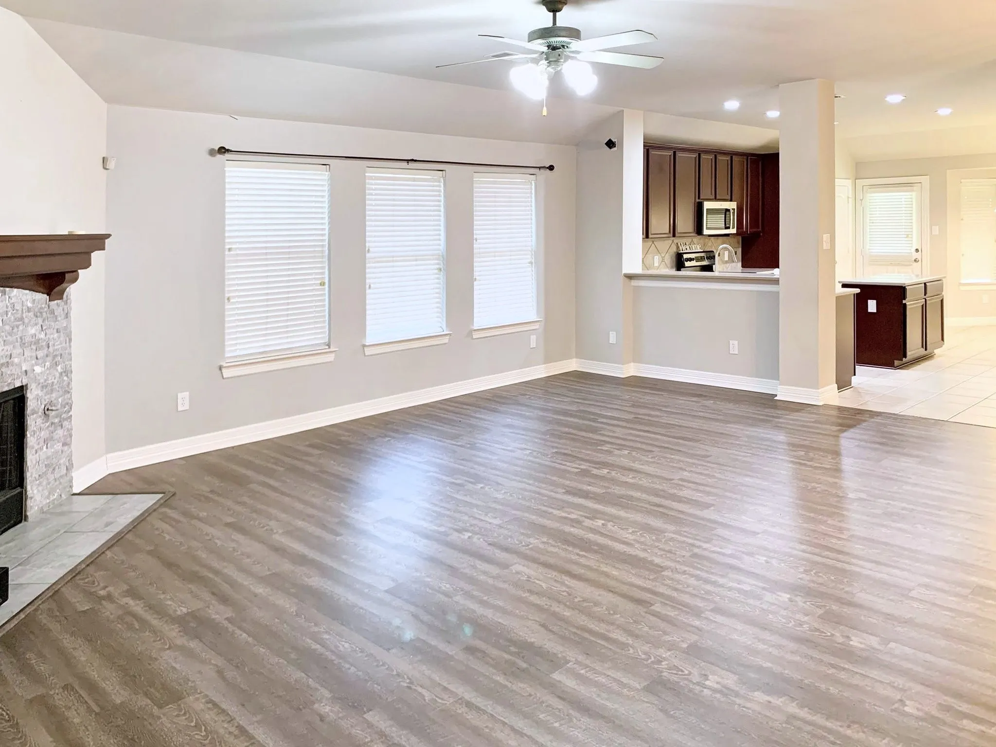 Single Family Residence For Rent in Denton County , 2016 Del Mar Court, Denton, Texas 76210, 4 Bedroom, 2 Bathroom, 2 Garage spaces, 1,988 Sqft, built in 2005, mls#21411870, Real Estate Agent in Denton, Homes For Rent in Denton county, Homes For Rent in Denton, Realtor in Denton Texas, Real Estate Brokerage Independent Realty Texas, Luminita Cordes Realtor