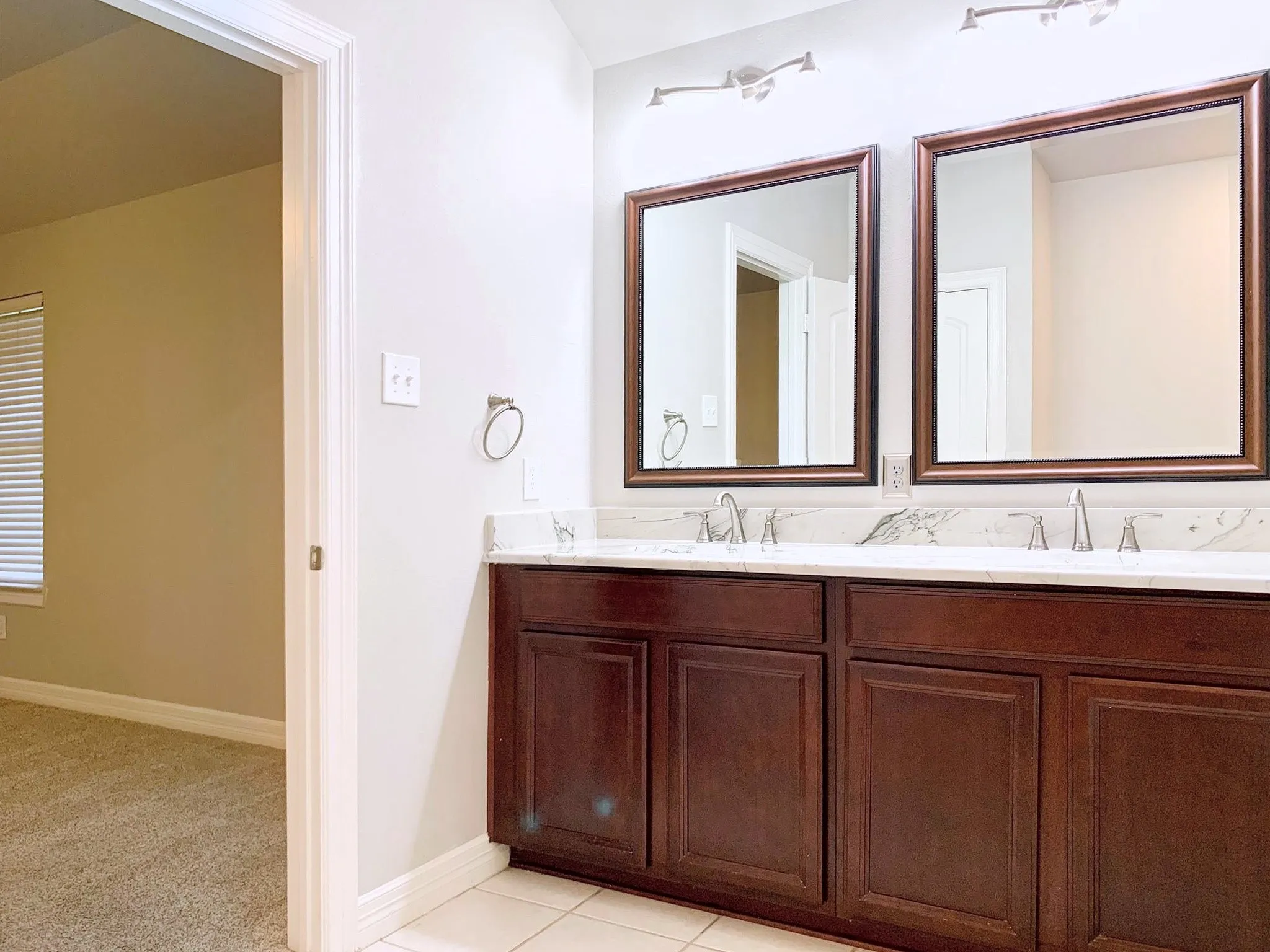 Single Family Residence For Rent in Denton County , 2016 Del Mar Court, Denton, Texas 76210, 4 Bedroom, 2 Bathroom, 2 Garage spaces, 1,988 Sqft, built in 2005, mls#21411870, Real Estate Agent in Denton, Homes For Rent in Denton county, Homes For Rent in Denton, Realtor in Denton Texas, Real Estate Brokerage Independent Realty Texas, Luminita Cordes Realtor