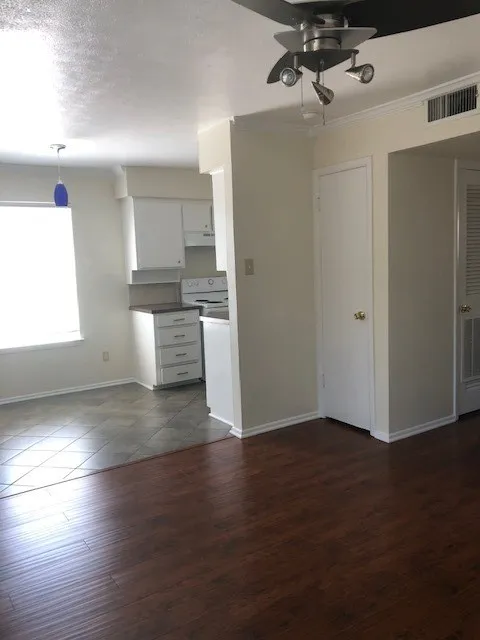 Apartment For Rent in Tarrant County , 3812 E Washburn Avenue D, Fort Worth, Texas 76107, 1 Bedroom, 1 Bathroom, Garage spaces, 800 Sqft, built in 1968, mls#21411883, Real Estate Agent in Fort Worth, Homes For Rent in Tarrant county, Homes For Rent in Fort Worth, Realtor in Fort Worth Texas, Real Estate Brokerage Independent Realty Texas, Luminita Cordes Realtor