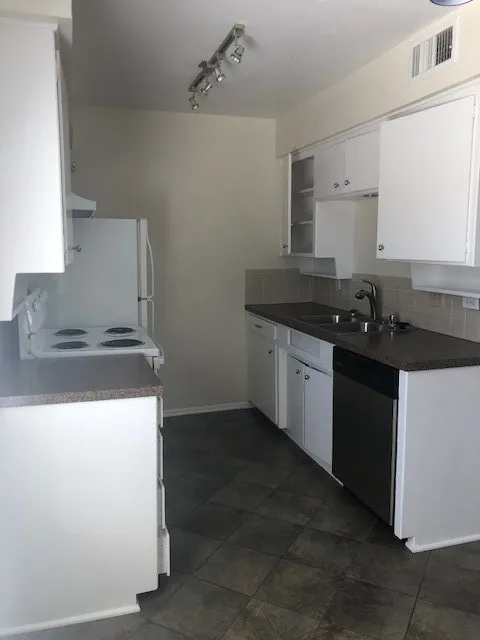 Apartment For Rent in Tarrant County , 3812 E Washburn Avenue D, Fort Worth, Texas 76107, 1 Bedroom, 1 Bathroom, Garage spaces, 800 Sqft, built in 1968, mls#21411883, Real Estate Agent in Fort Worth, Homes For Rent in Tarrant county, Homes For Rent in Fort Worth, Realtor in Fort Worth Texas, Real Estate Brokerage Independent Realty Texas, Luminita Cordes Realtor