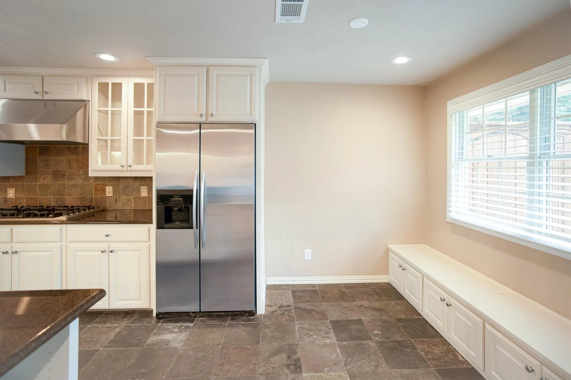 Single Family Residence For Rent in Collin County , 5 Ridgeview Circle, Richardson, Texas 75080, 4 Bedroom, 3 Bathroom, 2 Garage spaces, 2,408 Sqft, built in 1971, mls#21409243, Real Estate Agent in Richardson, Homes For Rent in Collin county, Homes For Rent in Richardson, Realtor in Richardson Texas, Real Estate Brokerage Independent Realty Texas, Luminita Cordes Realtor
