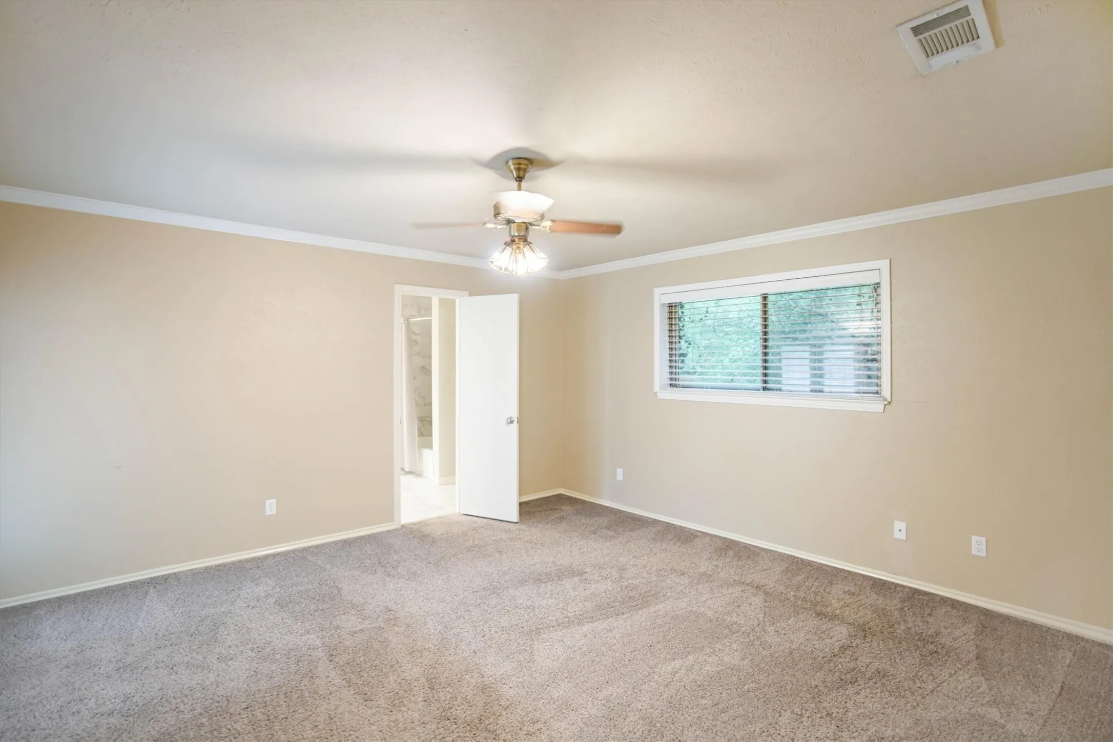 Single Family Residence For Rent in Collin County , 5 Ridgeview Circle, Richardson, Texas 75080, 4 Bedroom, 3 Bathroom, 2 Garage spaces, 2,408 Sqft, built in 1971, mls#21409243, Real Estate Agent in Richardson, Homes For Rent in Collin county, Homes For Rent in Richardson, Realtor in Richardson Texas, Real Estate Brokerage Independent Realty Texas, Luminita Cordes Realtor