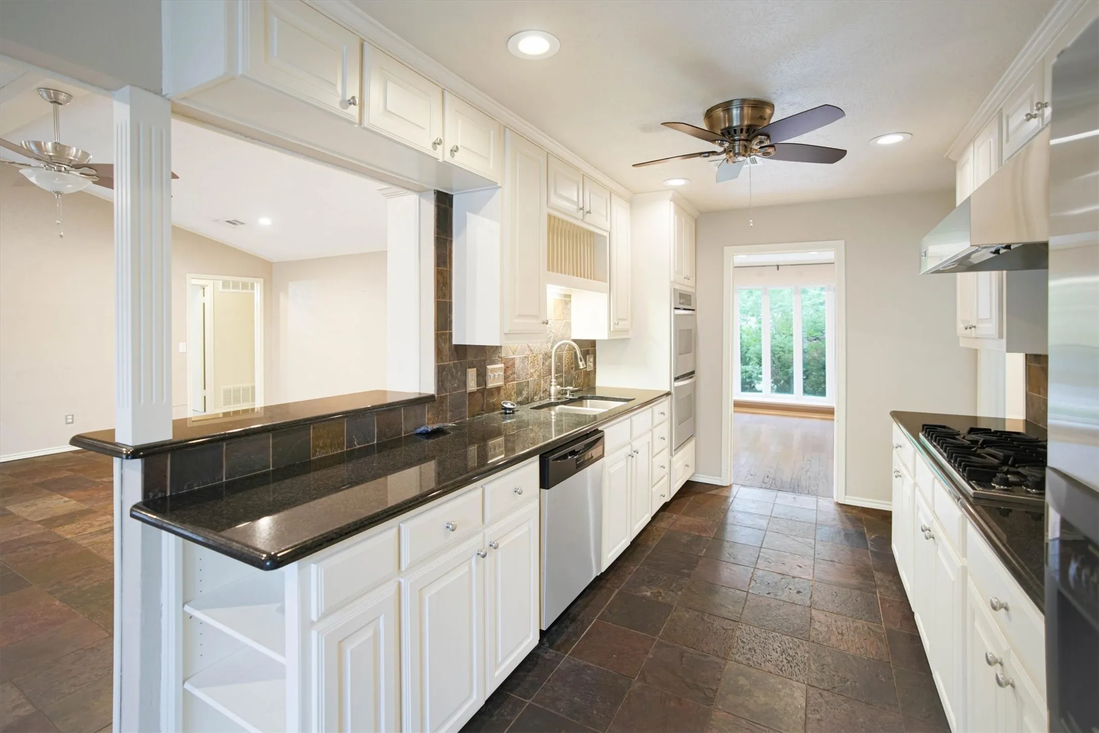 Single Family Residence For Rent in Collin County , 5 Ridgeview Circle, Richardson, Texas 75080, 4 Bedroom, 3 Bathroom, 2 Garage spaces, 2,408 Sqft, built in 1971, mls#21409243, Real Estate Agent in Richardson, Homes For Rent in Collin county, Homes For Rent in Richardson, Realtor in Richardson Texas, Real Estate Brokerage Independent Realty Texas, Luminita Cordes Realtor