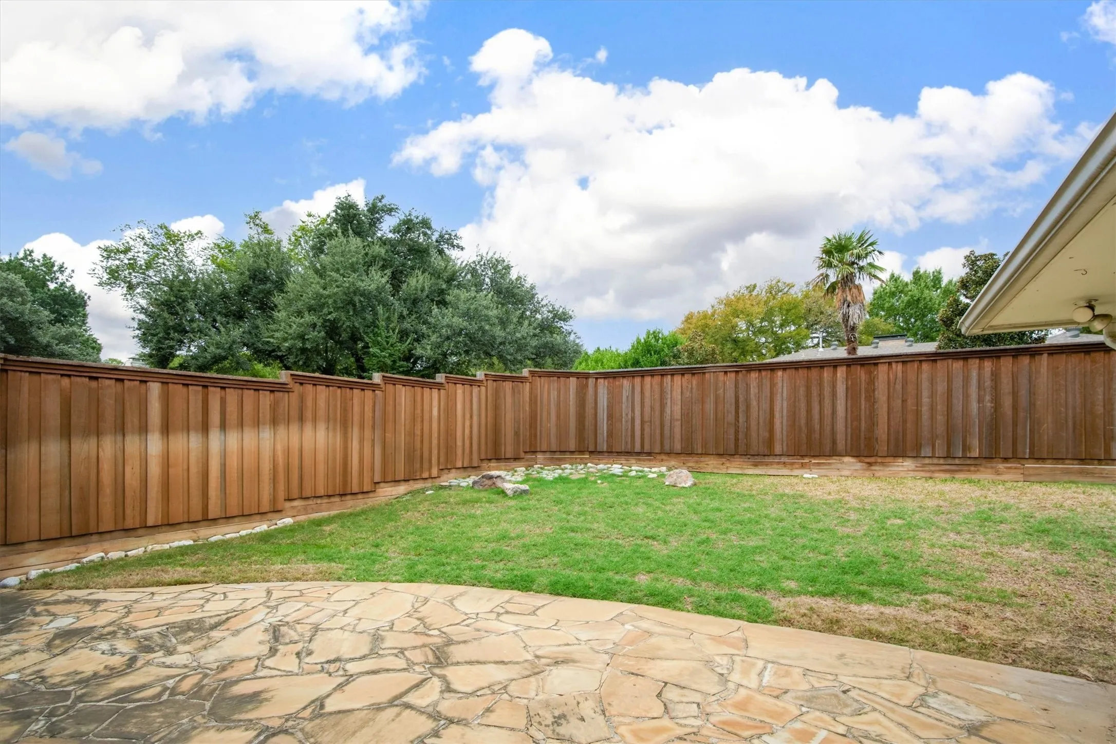 Single Family Residence For Rent in Collin County , 5 Ridgeview Circle, Richardson, Texas 75080, 4 Bedroom, 3 Bathroom, 2 Garage spaces, 2,408 Sqft, built in 1971, mls#21409243, Real Estate Agent in Richardson, Homes For Rent in Collin county, Homes For Rent in Richardson, Realtor in Richardson Texas, Real Estate Brokerage Independent Realty Texas, Luminita Cordes Realtor
