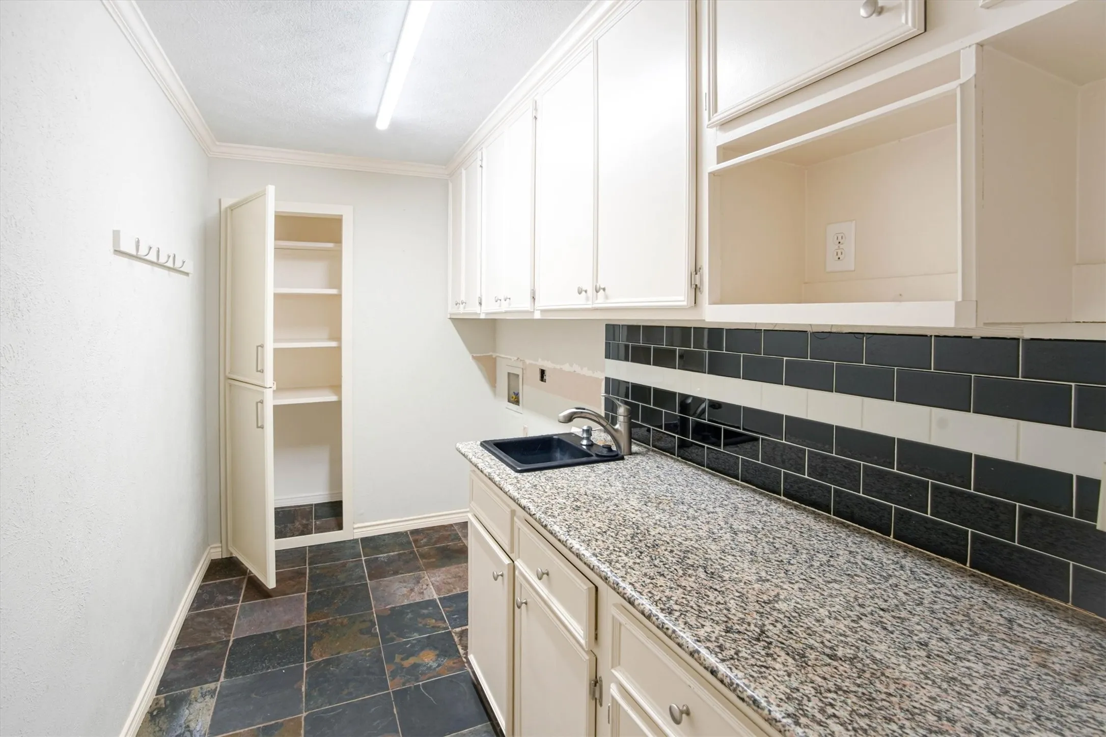 Large utility room with sink, cabinet and counter space