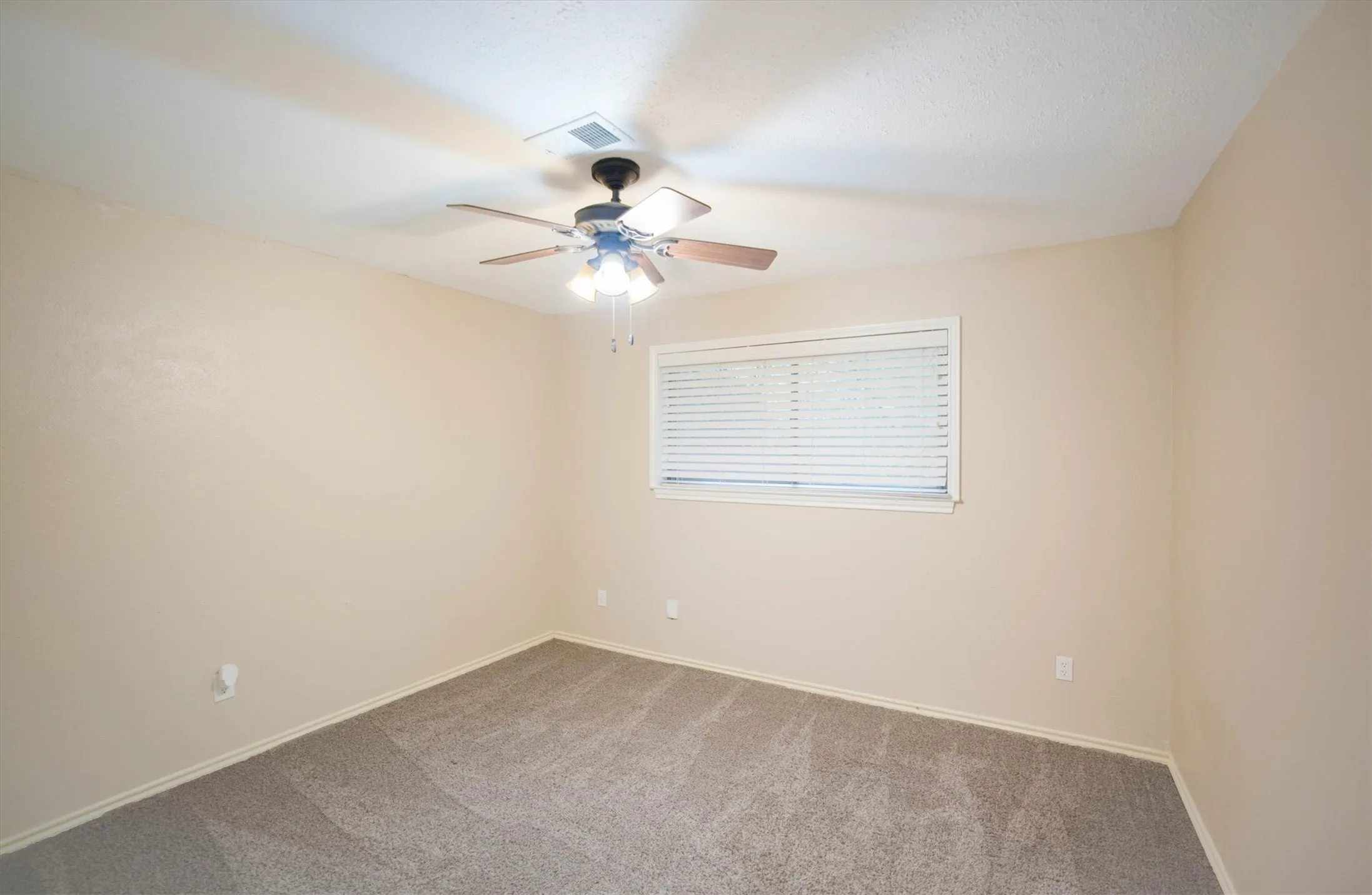 Single Family Residence For Rent in Collin County , 5 Ridgeview Circle, Richardson, Texas 75080, 4 Bedroom, 3 Bathroom, 2 Garage spaces, 2,408 Sqft, built in 1971, mls#21409243, Real Estate Agent in Richardson, Homes For Rent in Collin county, Homes For Rent in Richardson, Realtor in Richardson Texas, Real Estate Brokerage Independent Realty Texas, Luminita Cordes Realtor