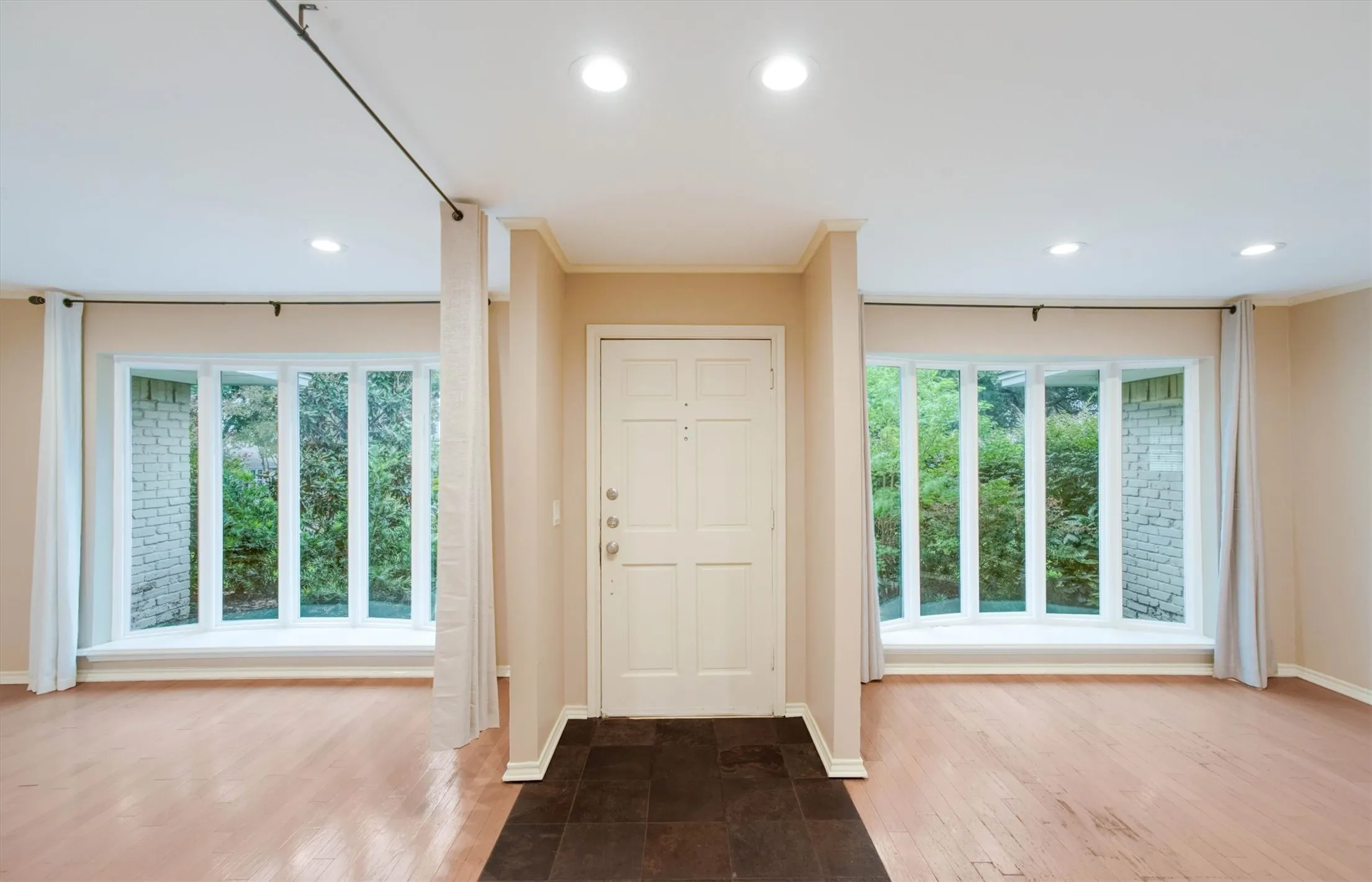 Single Family Residence For Rent in Collin County , 5 Ridgeview Circle, Richardson, Texas 75080, 4 Bedroom, 3 Bathroom, 2 Garage spaces, 2,408 Sqft, built in 1971, mls#21409243, Real Estate Agent in Richardson, Homes For Rent in Collin county, Homes For Rent in Richardson, Realtor in Richardson Texas, Real Estate Brokerage Independent Realty Texas, Luminita Cordes Realtor