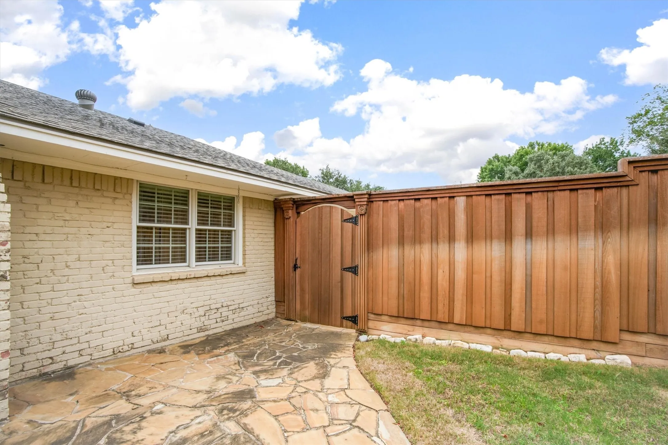 Single Family Residence For Rent in Collin County , 5 Ridgeview Circle, Richardson, Texas 75080, 4 Bedroom, 3 Bathroom, 2 Garage spaces, 2,408 Sqft, built in 1971, mls#21409243, Real Estate Agent in Richardson, Homes For Rent in Collin county, Homes For Rent in Richardson, Realtor in Richardson Texas, Real Estate Brokerage Independent Realty Texas, Luminita Cordes Realtor