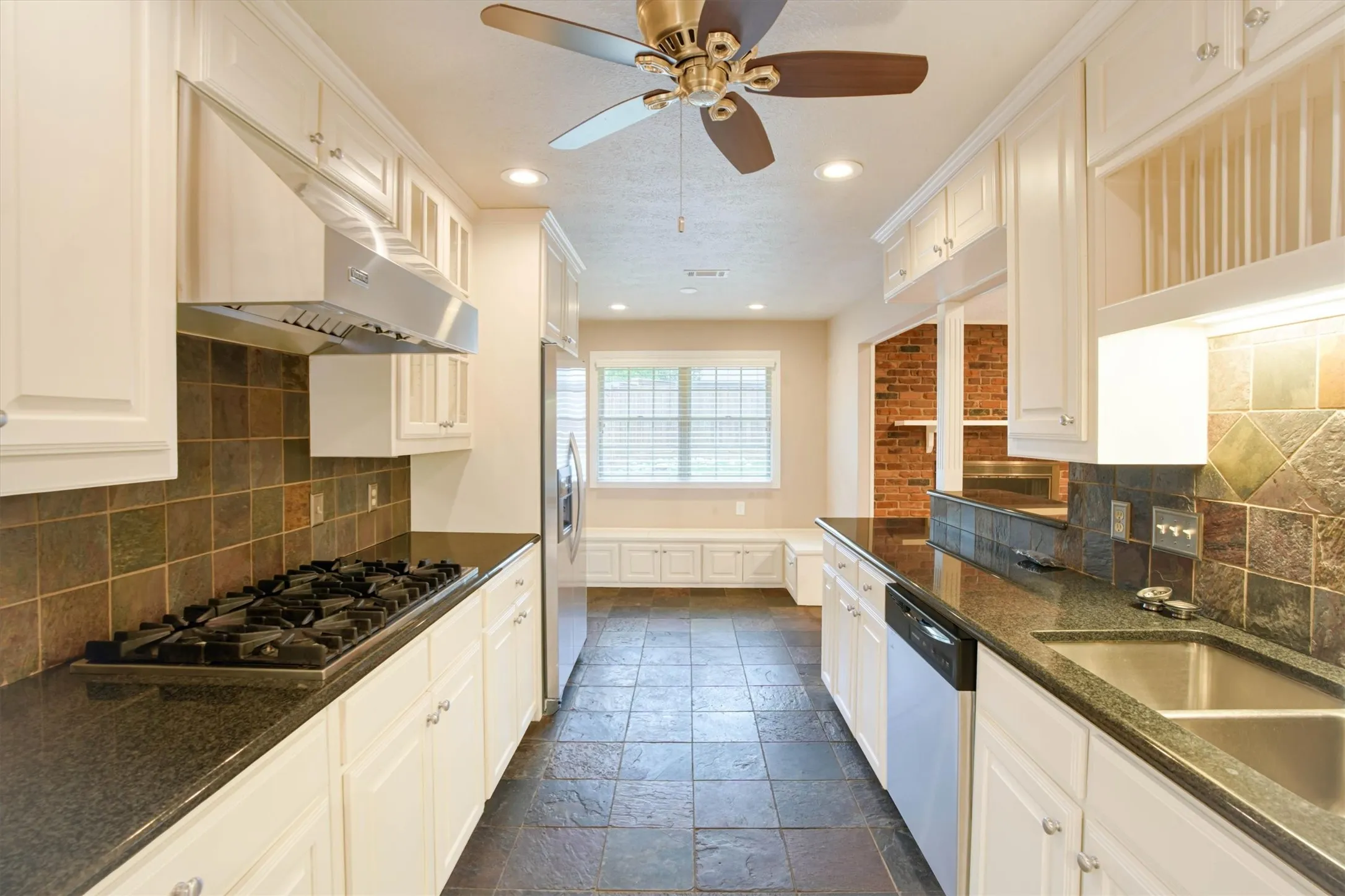 Single Family Residence For Rent in Collin County , 5 Ridgeview Circle, Richardson, Texas 75080, 4 Bedroom, 3 Bathroom, 2 Garage spaces, 2,408 Sqft, built in 1971, mls#21409243, Real Estate Agent in Richardson, Homes For Rent in Collin county, Homes For Rent in Richardson, Realtor in Richardson Texas, Real Estate Brokerage Independent Realty Texas, Luminita Cordes Realtor