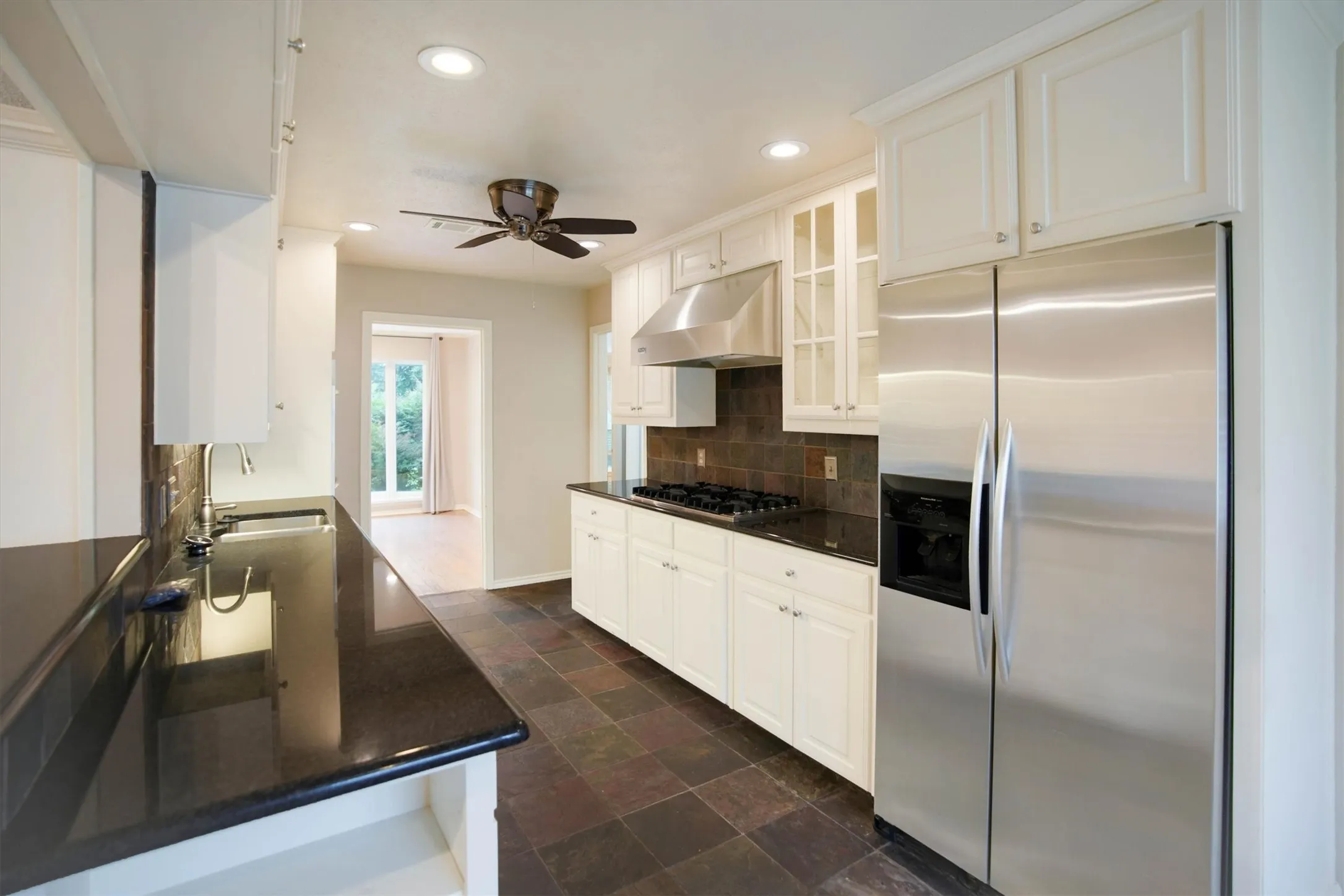 Single Family Residence For Rent in Collin County , 5 Ridgeview Circle, Richardson, Texas 75080, 4 Bedroom, 3 Bathroom, 2 Garage spaces, 2,408 Sqft, built in 1971, mls#21409243, Real Estate Agent in Richardson, Homes For Rent in Collin county, Homes For Rent in Richardson, Realtor in Richardson Texas, Real Estate Brokerage Independent Realty Texas, Luminita Cordes Realtor