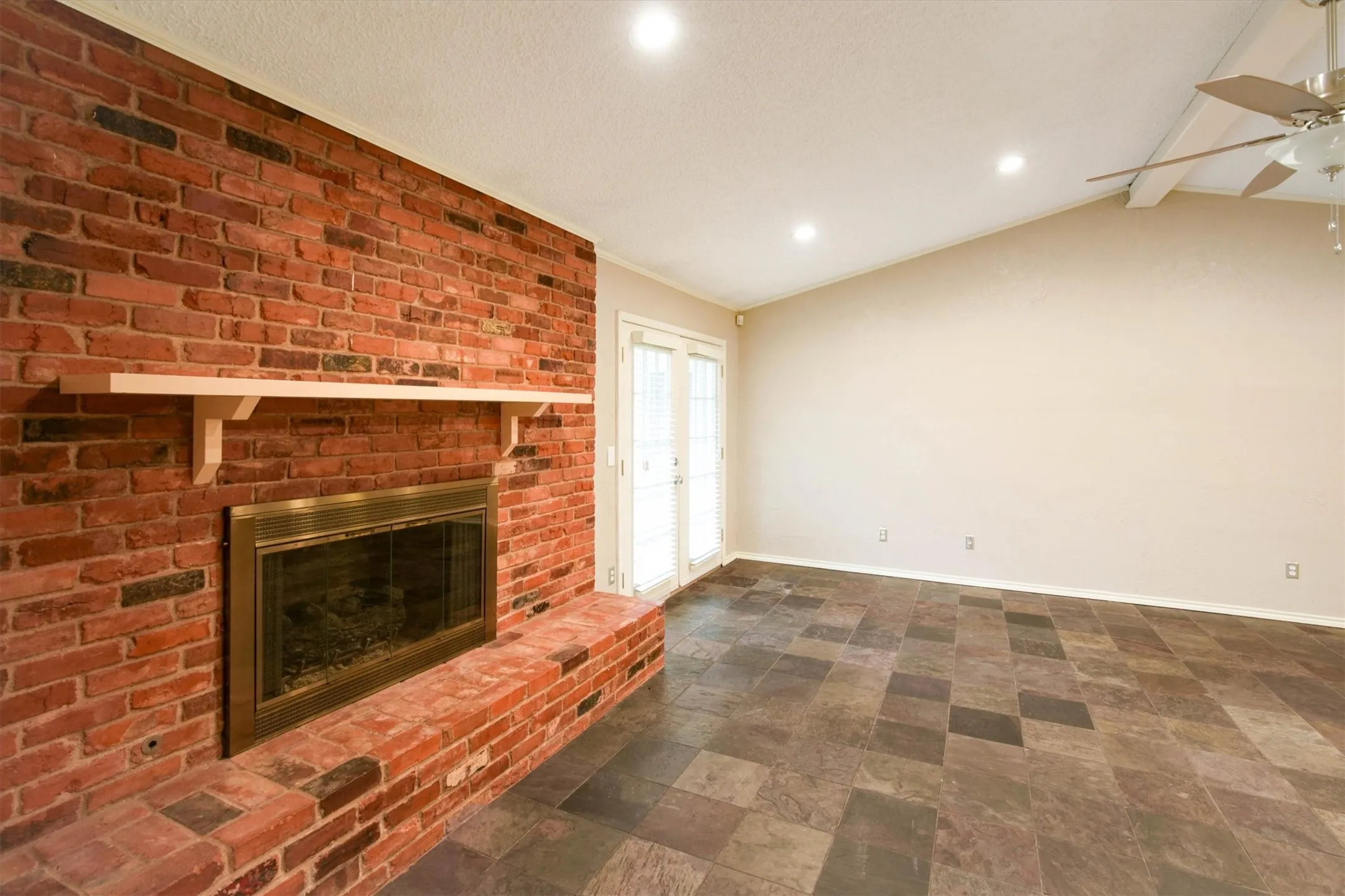 Single Family Residence For Rent in Collin County , 5 Ridgeview Circle, Richardson, Texas 75080, 4 Bedroom, 3 Bathroom, 2 Garage spaces, 2,408 Sqft, built in 1971, mls#21409243, Real Estate Agent in Richardson, Homes For Rent in Collin county, Homes For Rent in Richardson, Realtor in Richardson Texas, Real Estate Brokerage Independent Realty Texas, Luminita Cordes Realtor