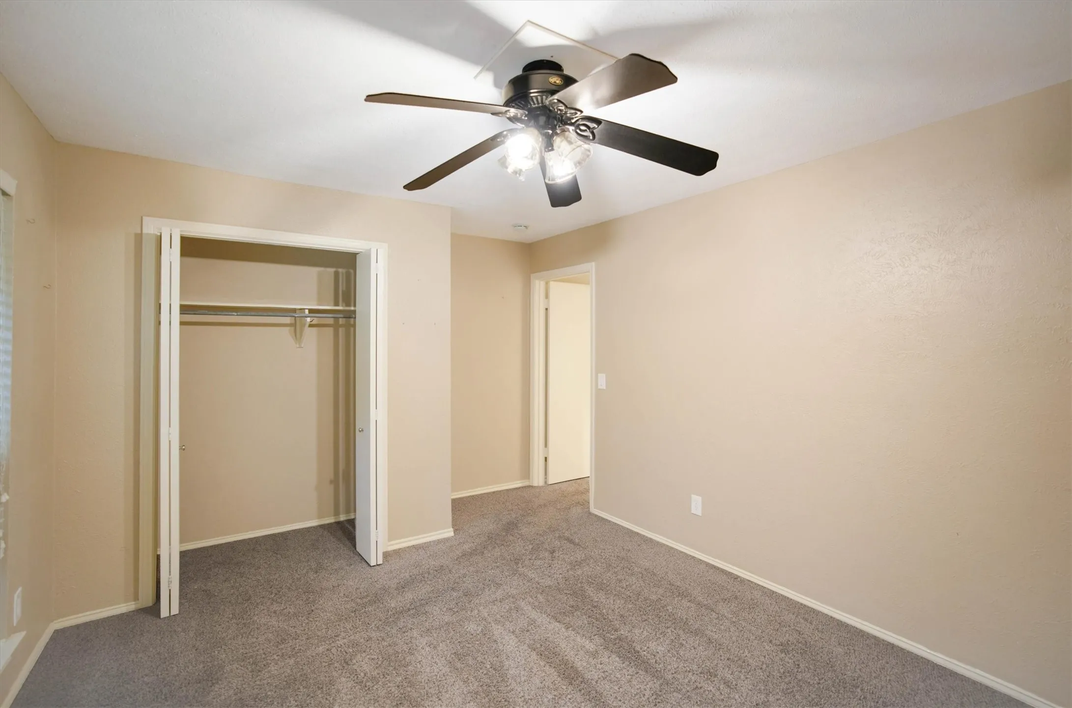 Single Family Residence For Rent in Collin County , 5 Ridgeview Circle, Richardson, Texas 75080, 4 Bedroom, 3 Bathroom, 2 Garage spaces, 2,408 Sqft, built in 1971, mls#21409243, Real Estate Agent in Richardson, Homes For Rent in Collin county, Homes For Rent in Richardson, Realtor in Richardson Texas, Real Estate Brokerage Independent Realty Texas, Luminita Cordes Realtor