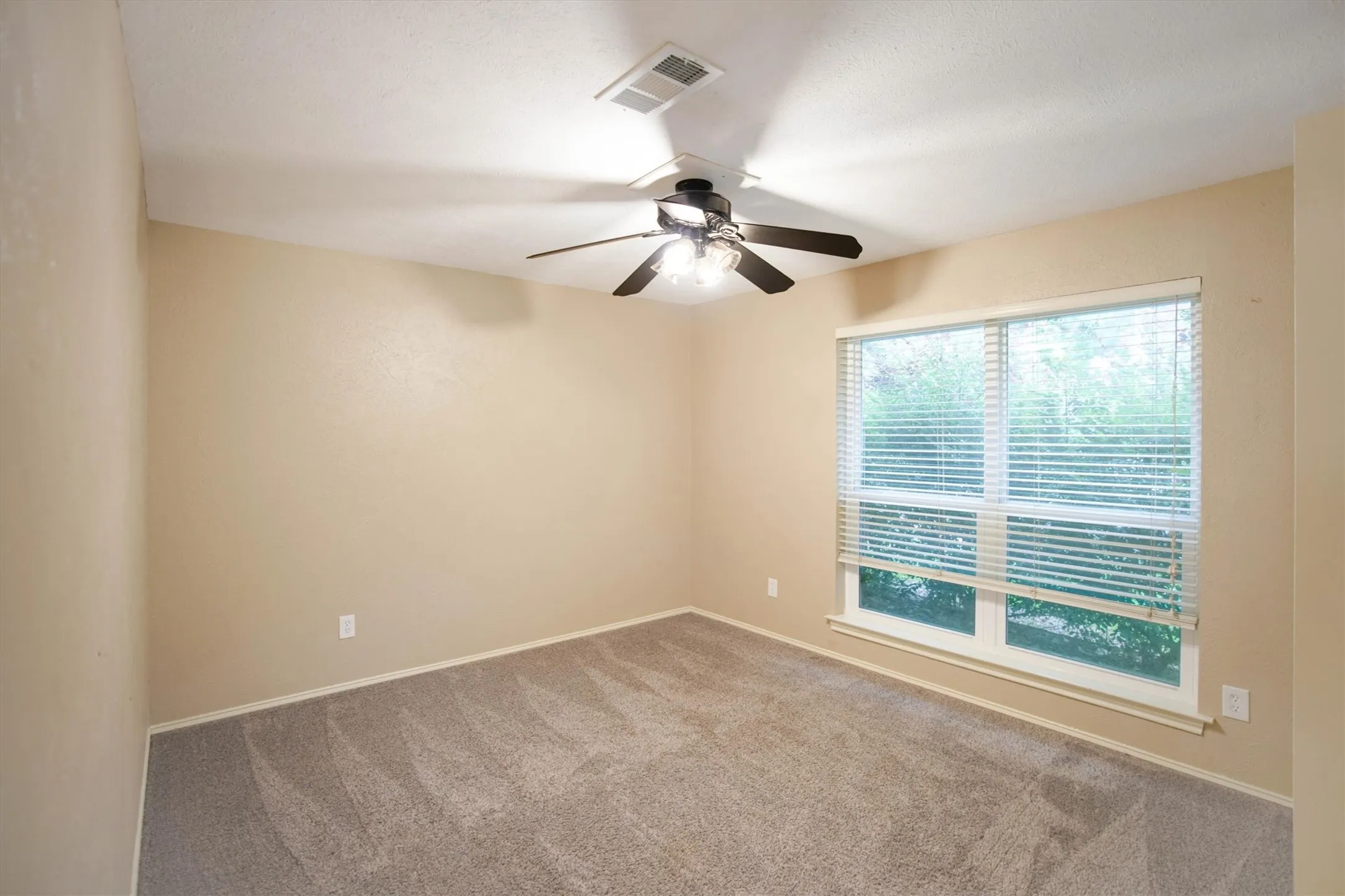 Single Family Residence For Rent in Collin County , 5 Ridgeview Circle, Richardson, Texas 75080, 4 Bedroom, 3 Bathroom, 2 Garage spaces, 2,408 Sqft, built in 1971, mls#21409243, Real Estate Agent in Richardson, Homes For Rent in Collin county, Homes For Rent in Richardson, Realtor in Richardson Texas, Real Estate Brokerage Independent Realty Texas, Luminita Cordes Realtor