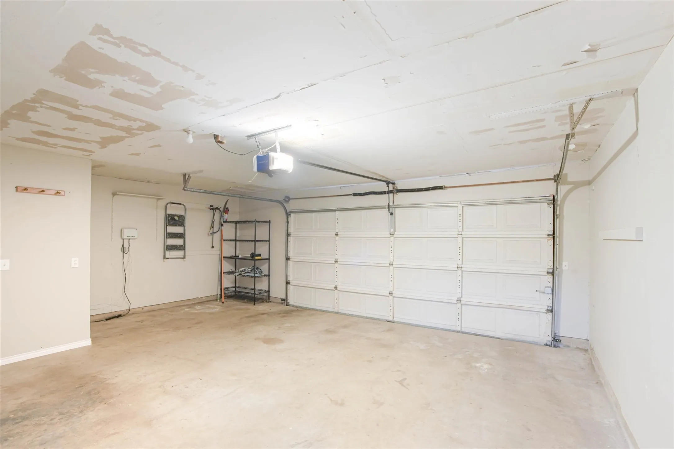 Single Family Residence For Rent in Collin County , 5 Ridgeview Circle, Richardson, Texas 75080, 4 Bedroom, 3 Bathroom, 2 Garage spaces, 2,408 Sqft, built in 1971, mls#21409243, Real Estate Agent in Richardson, Homes For Rent in Collin county, Homes For Rent in Richardson, Realtor in Richardson Texas, Real Estate Brokerage Independent Realty Texas, Luminita Cordes Realtor
