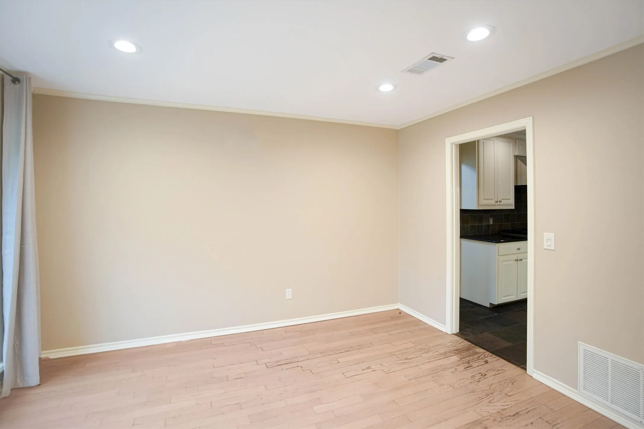 Single Family Residence For Rent in Collin County , 5 Ridgeview Circle, Richardson, Texas 75080, 4 Bedroom, 3 Bathroom, 2 Garage spaces, 2,408 Sqft, built in 1971, mls#21409243, Real Estate Agent in Richardson, Homes For Rent in Collin county, Homes For Rent in Richardson, Realtor in Richardson Texas, Real Estate Brokerage Independent Realty Texas, Luminita Cordes Realtor