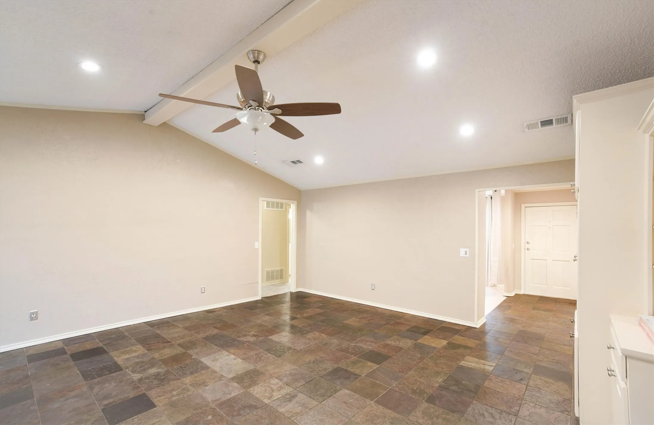 Single Family Residence For Rent in Collin County , 5 Ridgeview Circle, Richardson, Texas 75080, 4 Bedroom, 3 Bathroom, 2 Garage spaces, 2,408 Sqft, built in 1971, mls#21409243, Real Estate Agent in Richardson, Homes For Rent in Collin county, Homes For Rent in Richardson, Realtor in Richardson Texas, Real Estate Brokerage Independent Realty Texas, Luminita Cordes Realtor