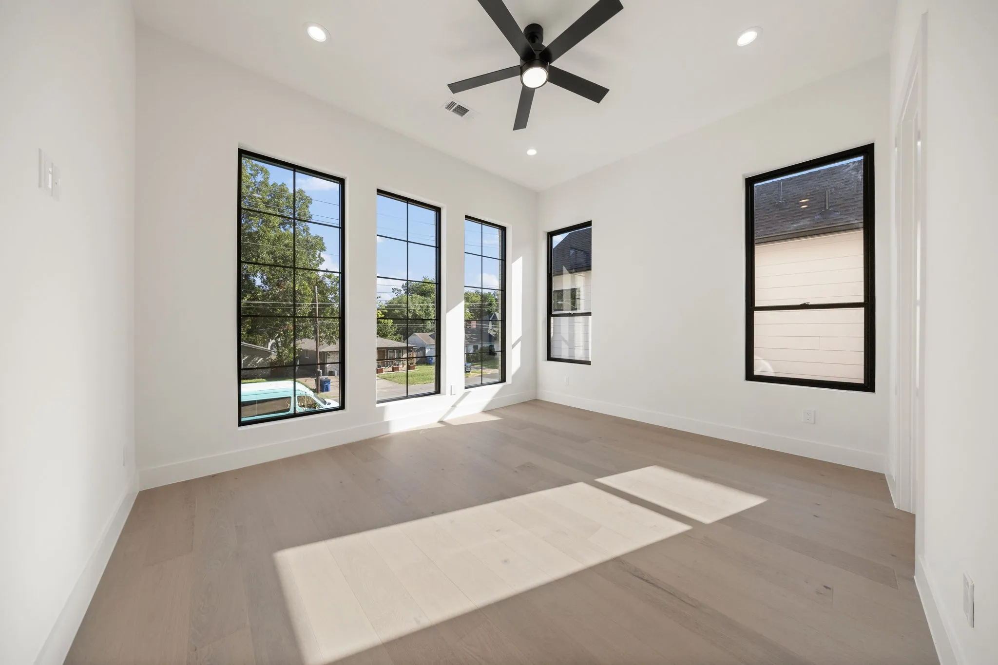 Single Family Residence For Sale in Dallas County , 6475 Trammel Drive, Dallas, Texas 75214, 4 Bedroom, 5 Bathroom, 3 Garage spaces, 4,362 Sqft, built in 2026, mls#21411907, Real Estate Agent in Dallas, Homes For Sale in Dallas county, Homes For Sale in Dallas, Realtor in Dallas Texas, Real Estate Brokerage Independent Realty Texas, Luminita Cordes Realtor