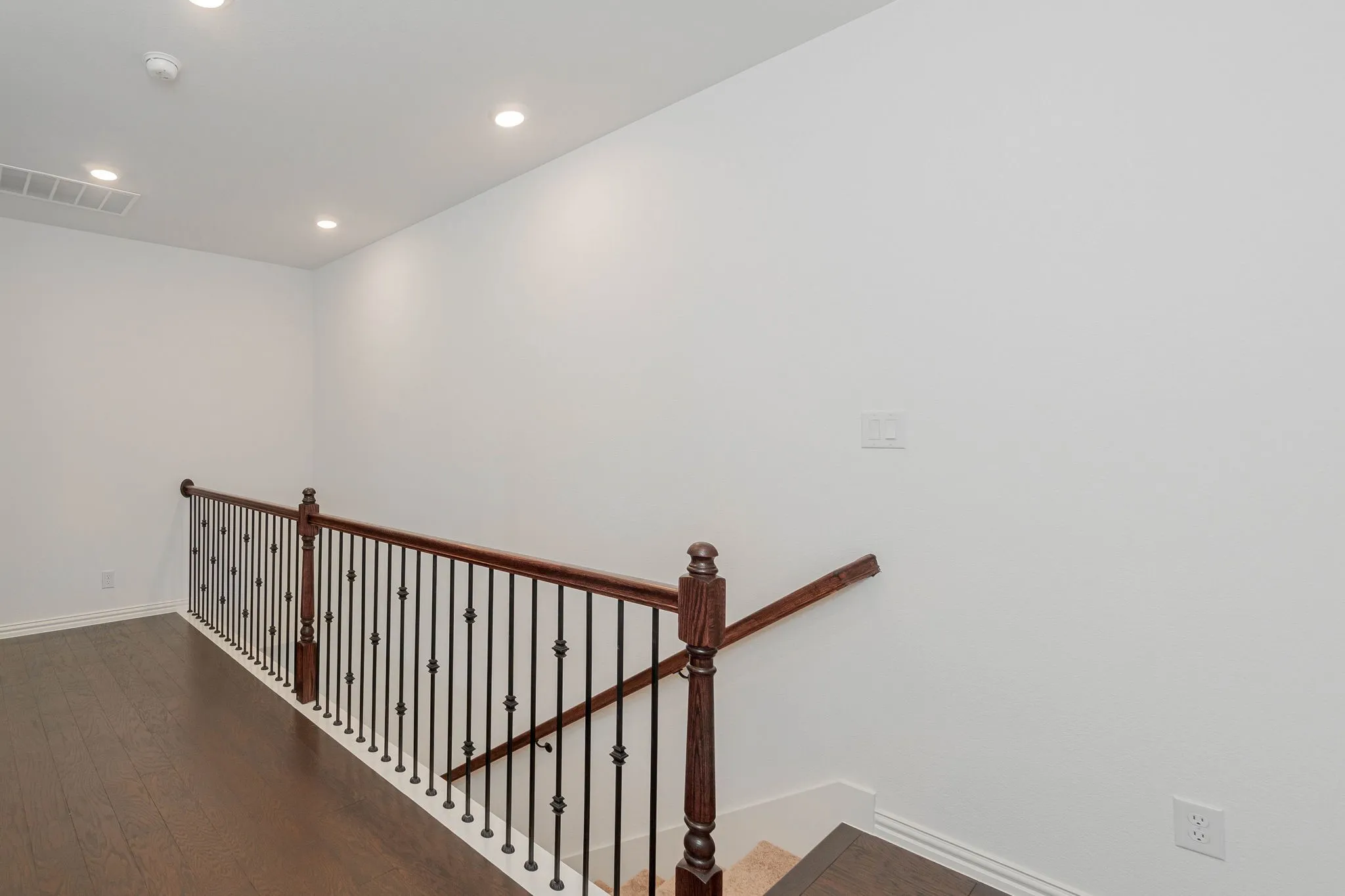 Single Family Residence For Rent in Collin County , 8705 Barnbougle Dunes Drive, Mc Kinney, Texas 75070, 4 Bedroom, 4 Bathroom, 2 Garage spaces, 3,300 Sqft, built in 2021, mls#21411919, Real Estate Agent in Mc Kinney, Homes For Rent in Collin county, Homes For Rent in Mc Kinney, Realtor in Mc Kinney Texas, Real Estate Brokerage Independent Realty Texas, Luminita Cordes Realtor