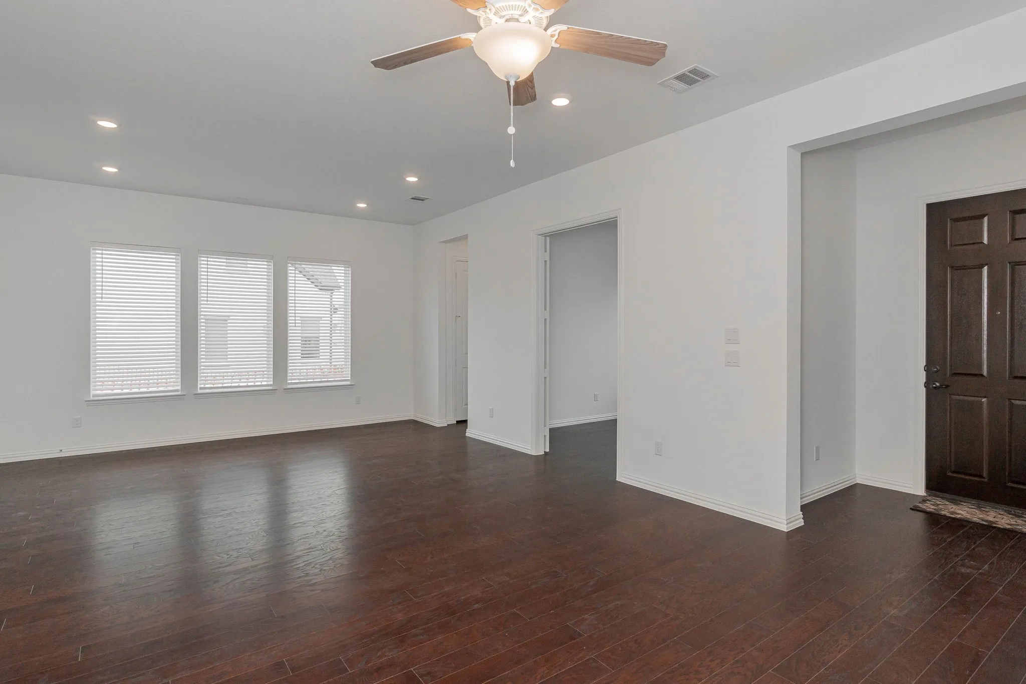 Single Family Residence For Rent in Collin County , 8705 Barnbougle Dunes Drive, Mc Kinney, Texas 75070, 4 Bedroom, 4 Bathroom, 2 Garage spaces, 3,300 Sqft, built in 2021, mls#21411919, Real Estate Agent in Mc Kinney, Homes For Rent in Collin county, Homes For Rent in Mc Kinney, Realtor in Mc Kinney Texas, Real Estate Brokerage Independent Realty Texas, Luminita Cordes Realtor