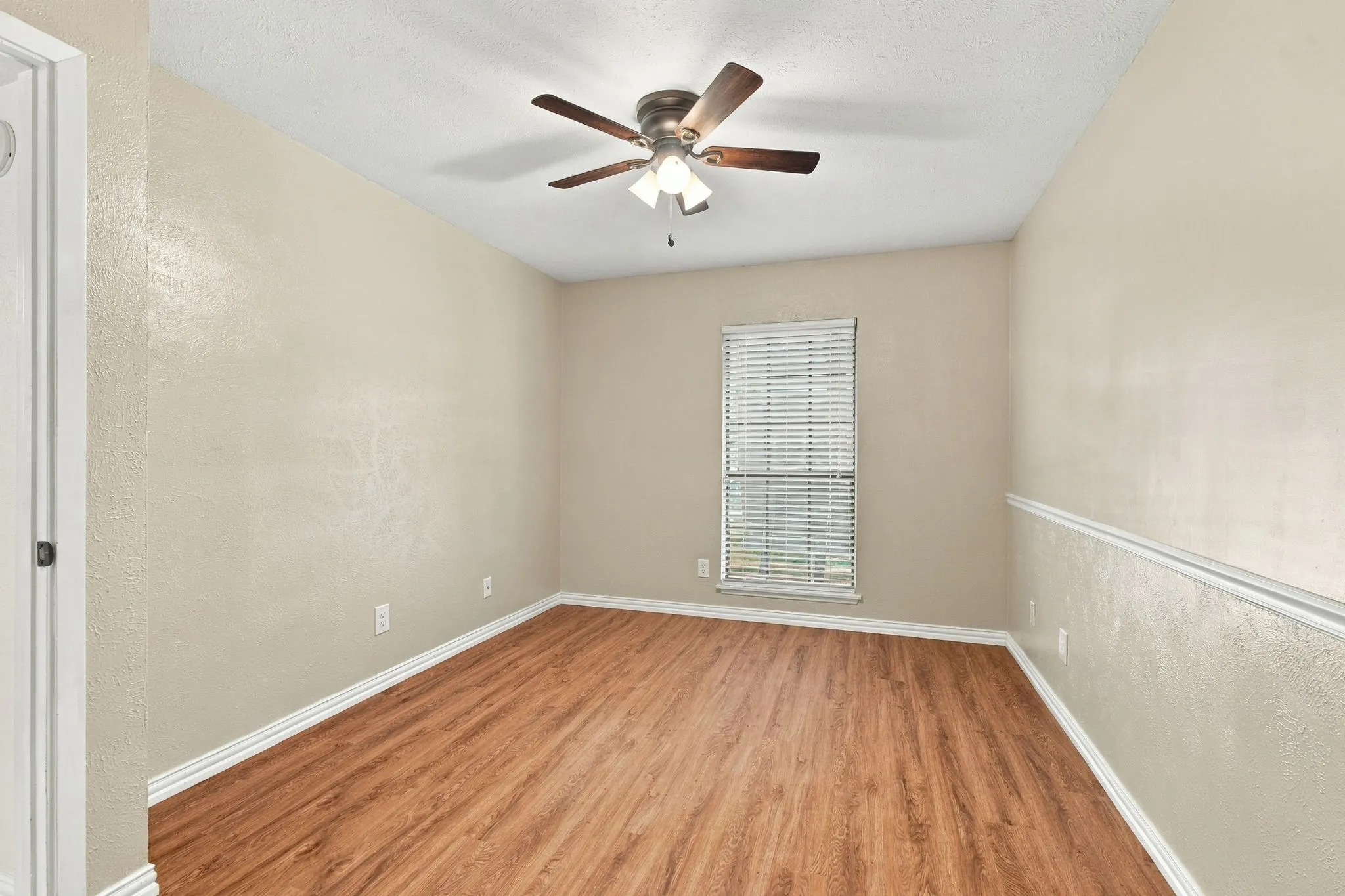 Single Family Residence For Sale in Collin County , 956 Lockhart Drive, Plano, Texas 75023, 3 Bedroom, 2 Bathroom, 2 Garage spaces, 1,521 Sqft, built in 1981, mls#21405967, Real Estate Agent in Plano, Homes For Sale in Collin county, Homes For Sale in Plano, Realtor in Plano Texas, Real Estate Brokerage Independent Realty Texas, Luminita Cordes Realtor