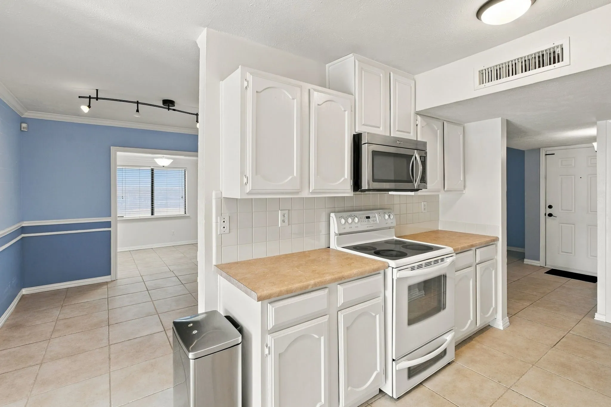 Single Family Residence For Sale in Collin County , 956 Lockhart Drive, Plano, Texas 75023, 3 Bedroom, 2 Bathroom, 2 Garage spaces, 1,521 Sqft, built in 1981, mls#21405967, Real Estate Agent in Plano, Homes For Sale in Collin county, Homes For Sale in Plano, Realtor in Plano Texas, Real Estate Brokerage Independent Realty Texas, Luminita Cordes Realtor