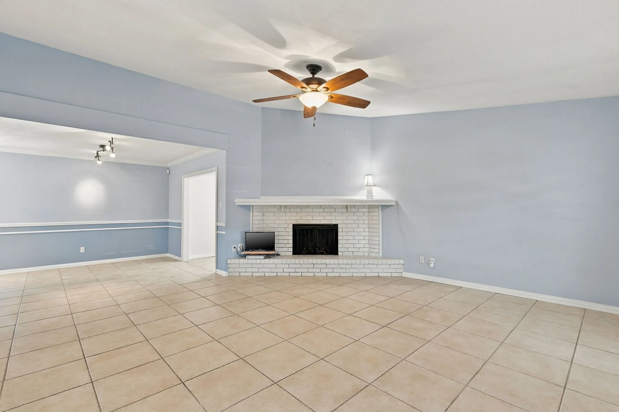 Single Family Residence For Sale in Collin County , 956 Lockhart Drive, Plano, Texas 75023, 3 Bedroom, 2 Bathroom, 2 Garage spaces, 1,521 Sqft, built in 1981, mls#21405967, Real Estate Agent in Plano, Homes For Sale in Collin county, Homes For Sale in Plano, Realtor in Plano Texas, Real Estate Brokerage Independent Realty Texas, Luminita Cordes Realtor
