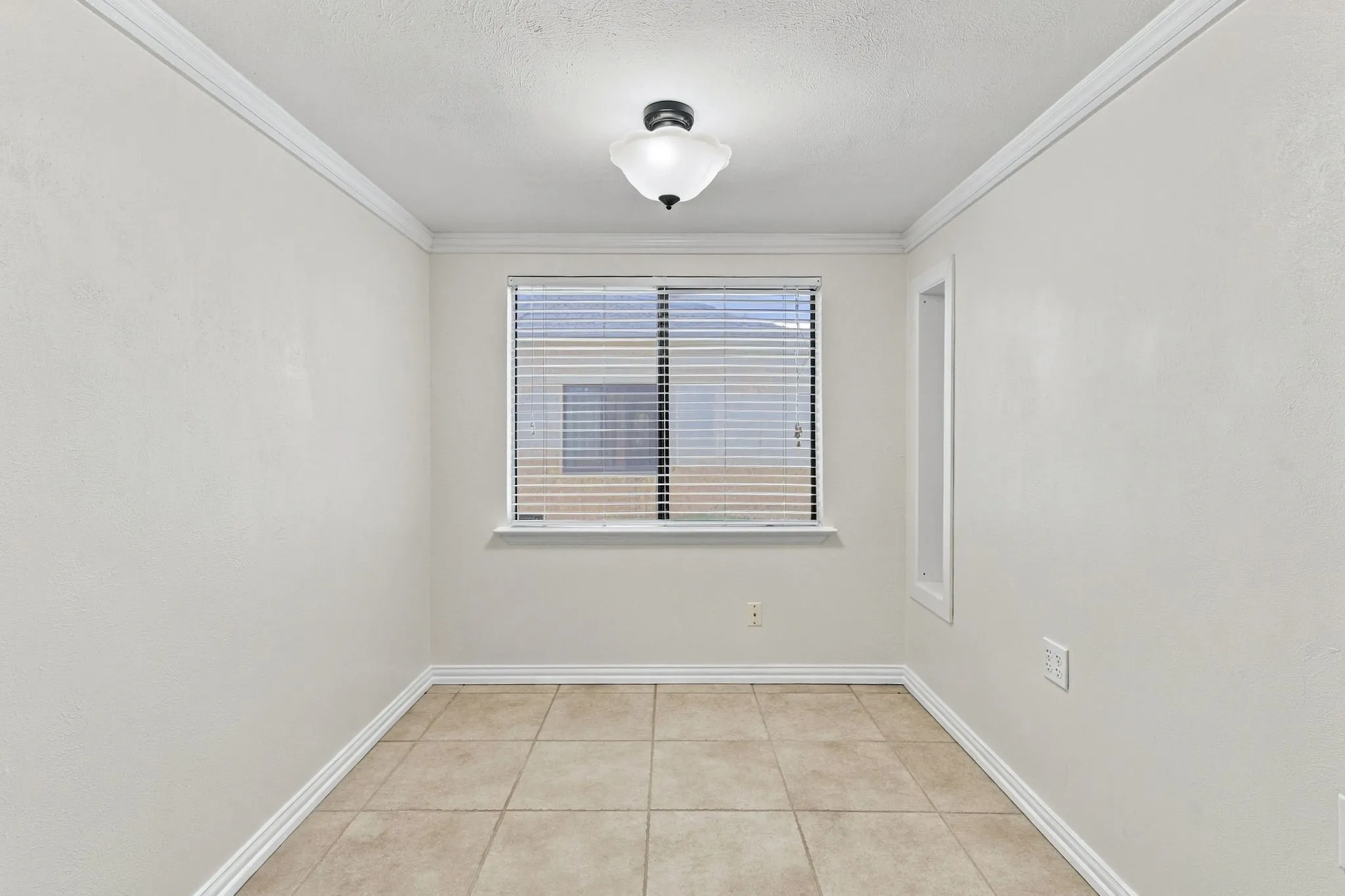 Single Family Residence For Sale in Collin County , 956 Lockhart Drive, Plano, Texas 75023, 3 Bedroom, 2 Bathroom, 2 Garage spaces, 1,521 Sqft, built in 1981, mls#21405967, Real Estate Agent in Plano, Homes For Sale in Collin county, Homes For Sale in Plano, Realtor in Plano Texas, Real Estate Brokerage Independent Realty Texas, Luminita Cordes Realtor