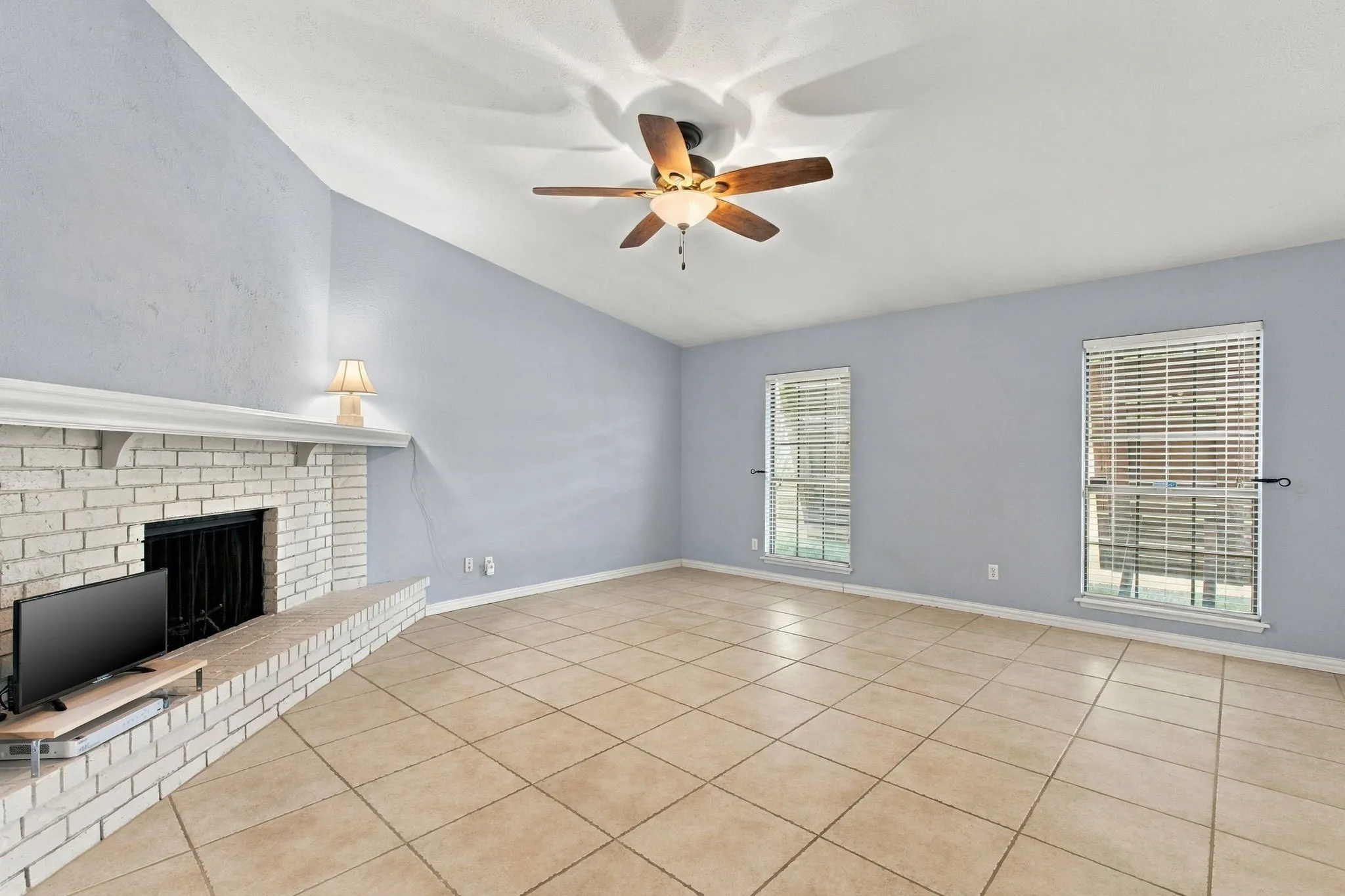 Single Family Residence For Sale in Collin County , 956 Lockhart Drive, Plano, Texas 75023, 3 Bedroom, 2 Bathroom, 2 Garage spaces, 1,521 Sqft, built in 1981, mls#21405967, Real Estate Agent in Plano, Homes For Sale in Collin county, Homes For Sale in Plano, Realtor in Plano Texas, Real Estate Brokerage Independent Realty Texas, Luminita Cordes Realtor