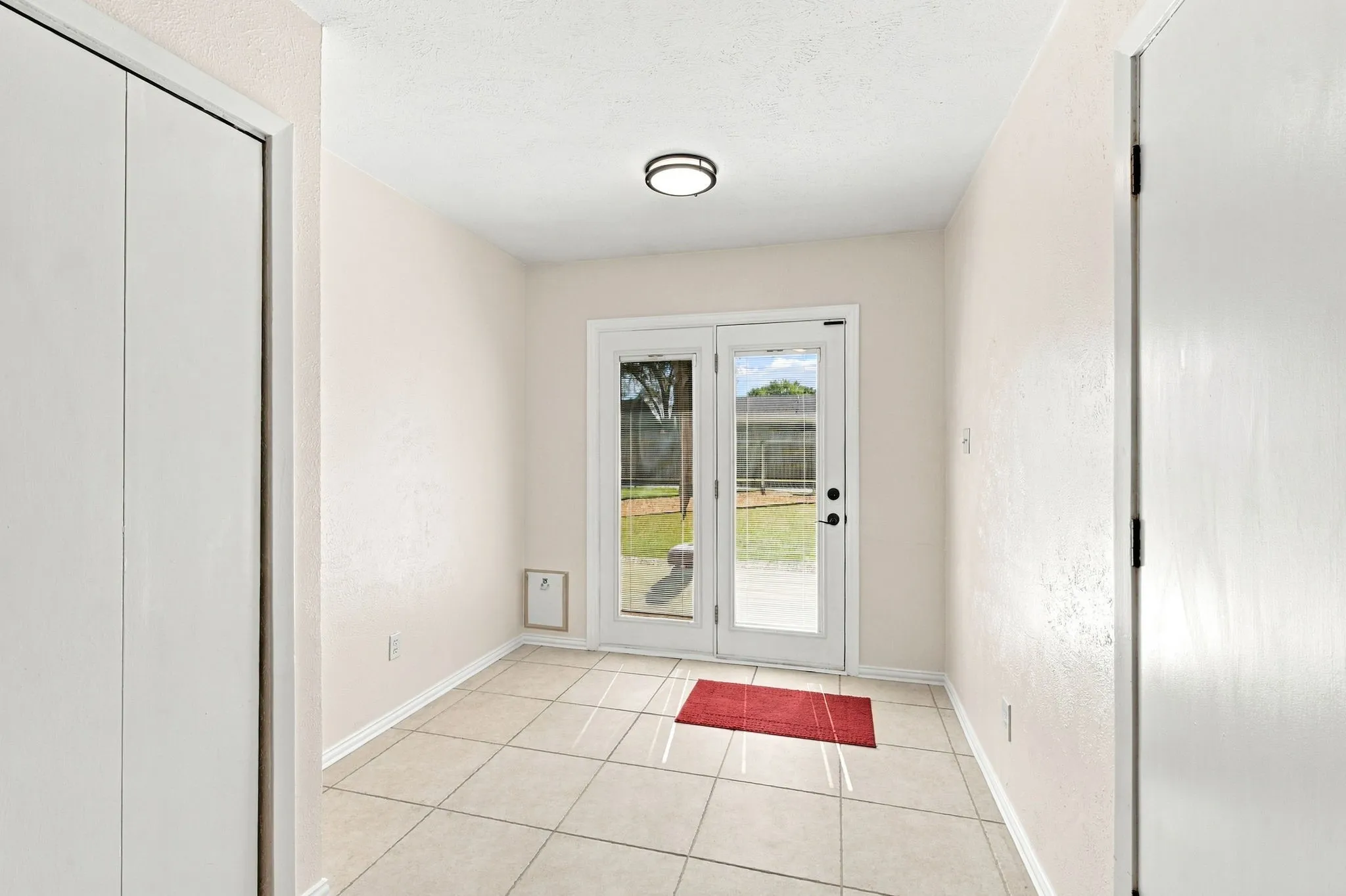 Single Family Residence For Sale in Collin County , 956 Lockhart Drive, Plano, Texas 75023, 3 Bedroom, 2 Bathroom, 2 Garage spaces, 1,521 Sqft, built in 1981, mls#21405967, Real Estate Agent in Plano, Homes For Sale in Collin county, Homes For Sale in Plano, Realtor in Plano Texas, Real Estate Brokerage Independent Realty Texas, Luminita Cordes Realtor