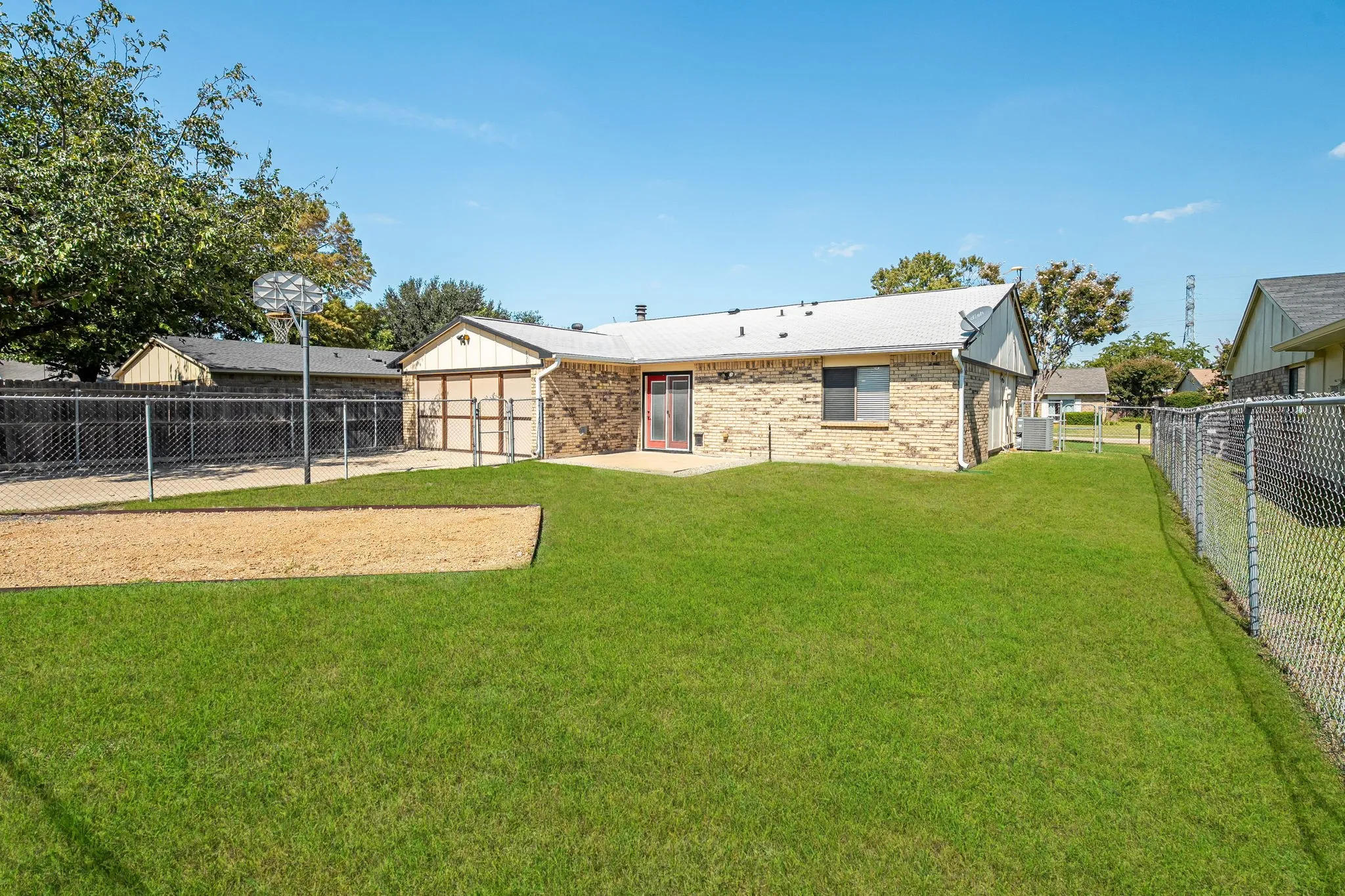 Single Family Residence For Sale in Collin County , 956 Lockhart Drive, Plano, Texas 75023, 3 Bedroom, 2 Bathroom, 2 Garage spaces, 1,521 Sqft, built in 1981, mls#21405967, Real Estate Agent in Plano, Homes For Sale in Collin county, Homes For Sale in Plano, Realtor in Plano Texas, Real Estate Brokerage Independent Realty Texas, Luminita Cordes Realtor
