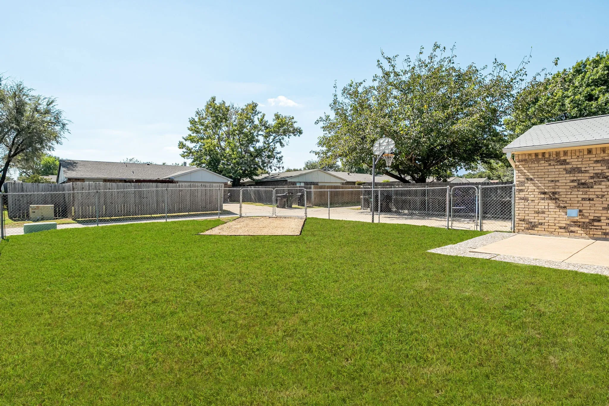 Single Family Residence For Sale in Collin County , 956 Lockhart Drive, Plano, Texas 75023, 3 Bedroom, 2 Bathroom, 2 Garage spaces, 1,521 Sqft, built in 1981, mls#21405967, Real Estate Agent in Plano, Homes For Sale in Collin county, Homes For Sale in Plano, Realtor in Plano Texas, Real Estate Brokerage Independent Realty Texas, Luminita Cordes Realtor