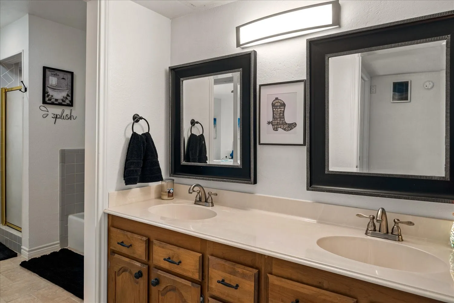 Condominium For Sale in Rockwall County , 1535 Signal Ridge Place, Rockwall, Texas 75032, 2 Bedroom, 2 Bathroom, Garage spaces, 1,149 Sqft, built in 1985, mls#21410936, Real Estate Agent in Rockwall, Homes For Sale in Rockwall county, Homes For Sale in Rockwall, Realtor in Rockwall Texas, Real Estate Brokerage Independent Realty Texas, Luminita Cordes Realtor