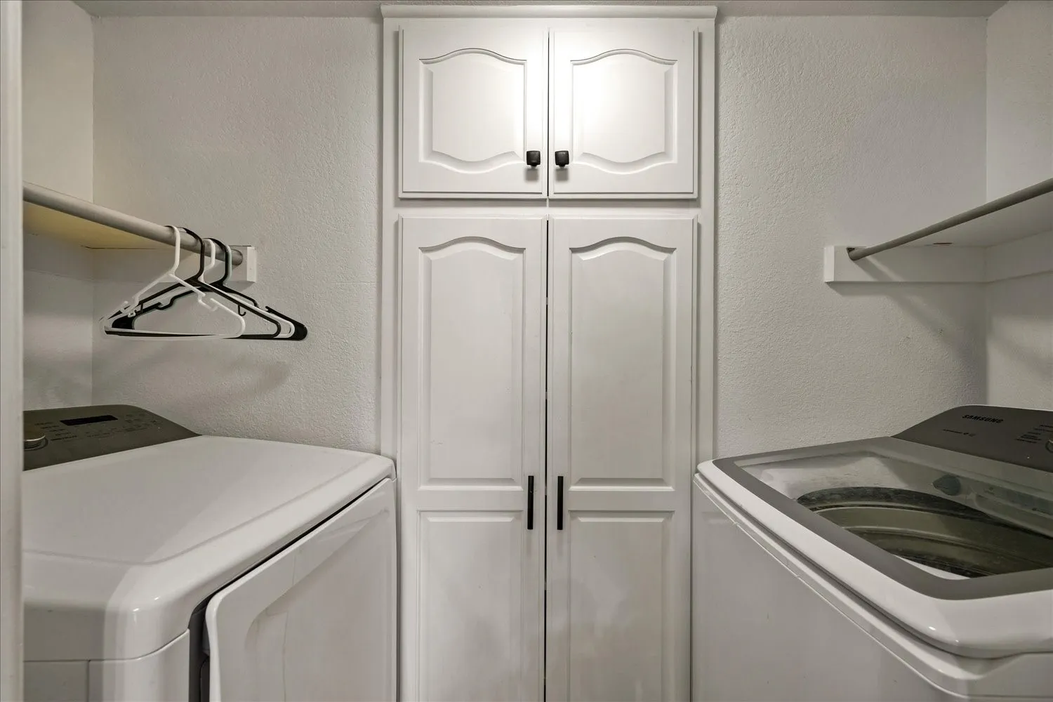 Condominium For Sale in Rockwall County , 1535 Signal Ridge Place, Rockwall, Texas 75032, 2 Bedroom, 2 Bathroom, Garage spaces, 1,149 Sqft, built in 1985, mls#21410936, Real Estate Agent in Rockwall, Homes For Sale in Rockwall county, Homes For Sale in Rockwall, Realtor in Rockwall Texas, Real Estate Brokerage Independent Realty Texas, Luminita Cordes Realtor