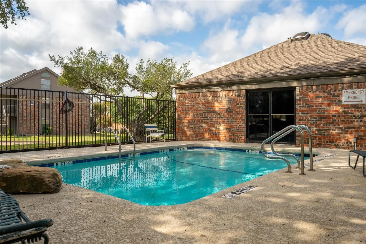 Condominium For Sale in Rockwall County , 1535 Signal Ridge Place, Rockwall, Texas 75032, 2 Bedroom, 2 Bathroom, Garage spaces, 1,149 Sqft, built in 1985, mls#21410936, Real Estate Agent in Rockwall, Homes For Sale in Rockwall county, Homes For Sale in Rockwall, Realtor in Rockwall Texas, Real Estate Brokerage Independent Realty Texas, Luminita Cordes Realtor